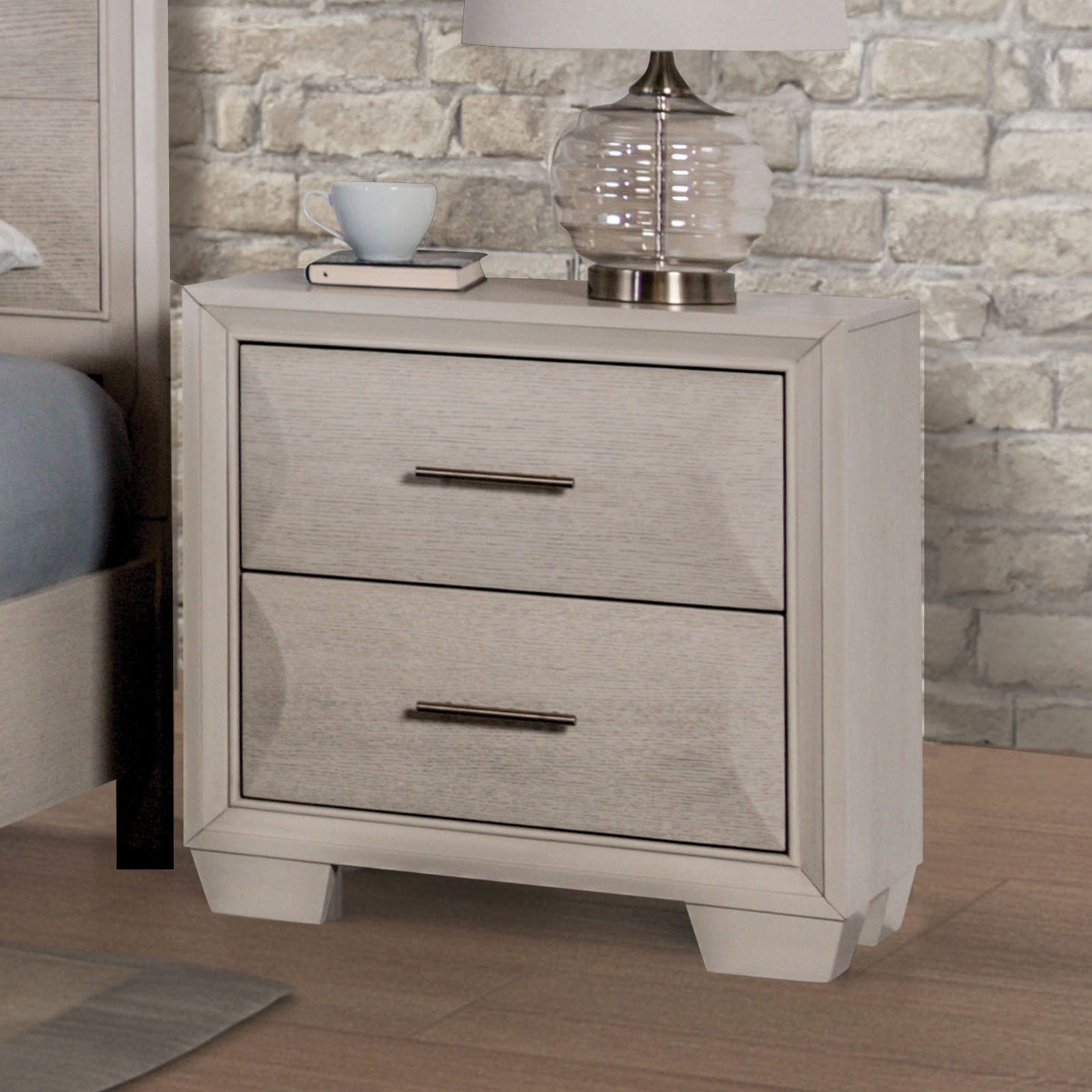 Chemnitz White Queen 5 Piece Bedroom Set w/2 Nightstands