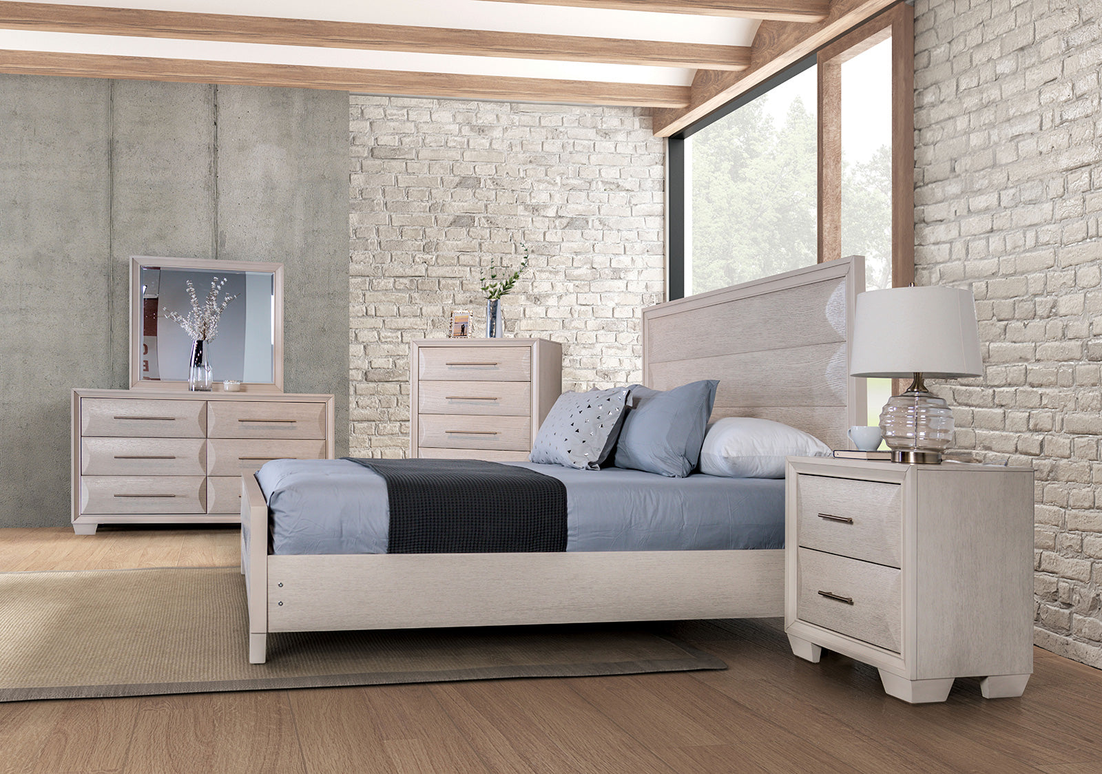 Chemnitz White Queen 5 Piece Bedroom Set w/Chest