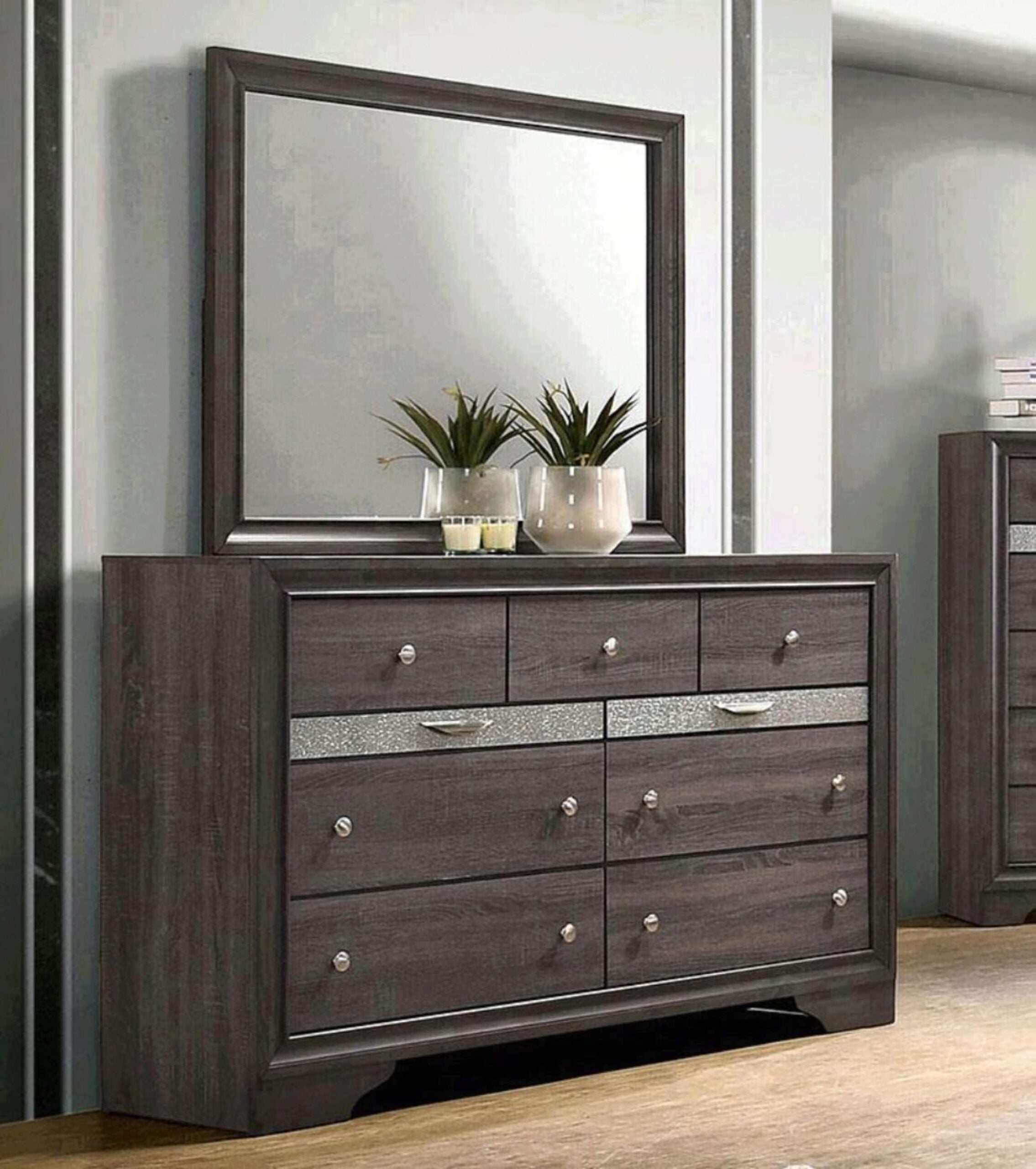 Chrissy Gray 5pc Queen Bedroom Set (2 Nightstands)