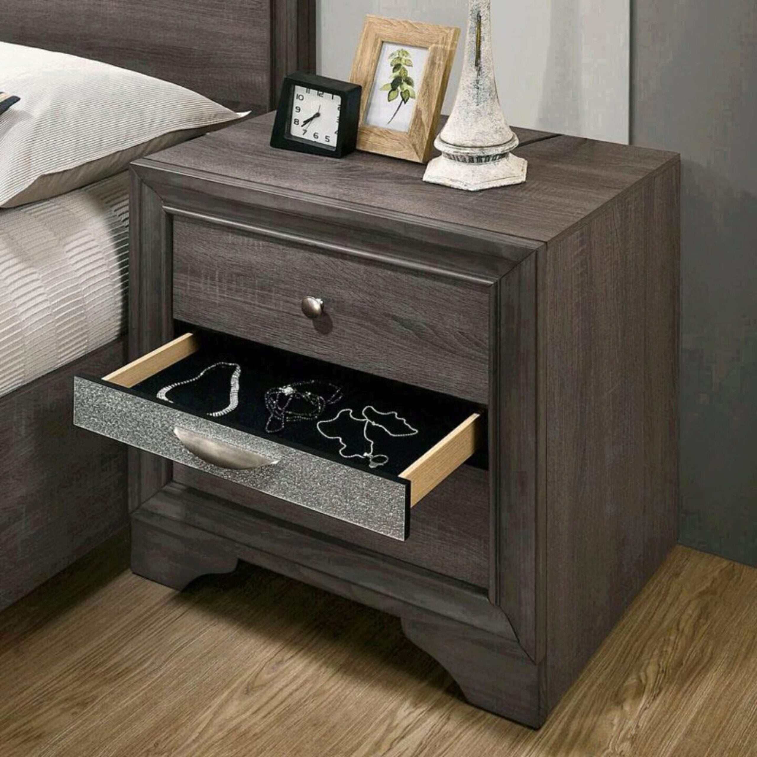 Chrissy Gray 5pc Queen Bedroom Set (2 Nightstands)