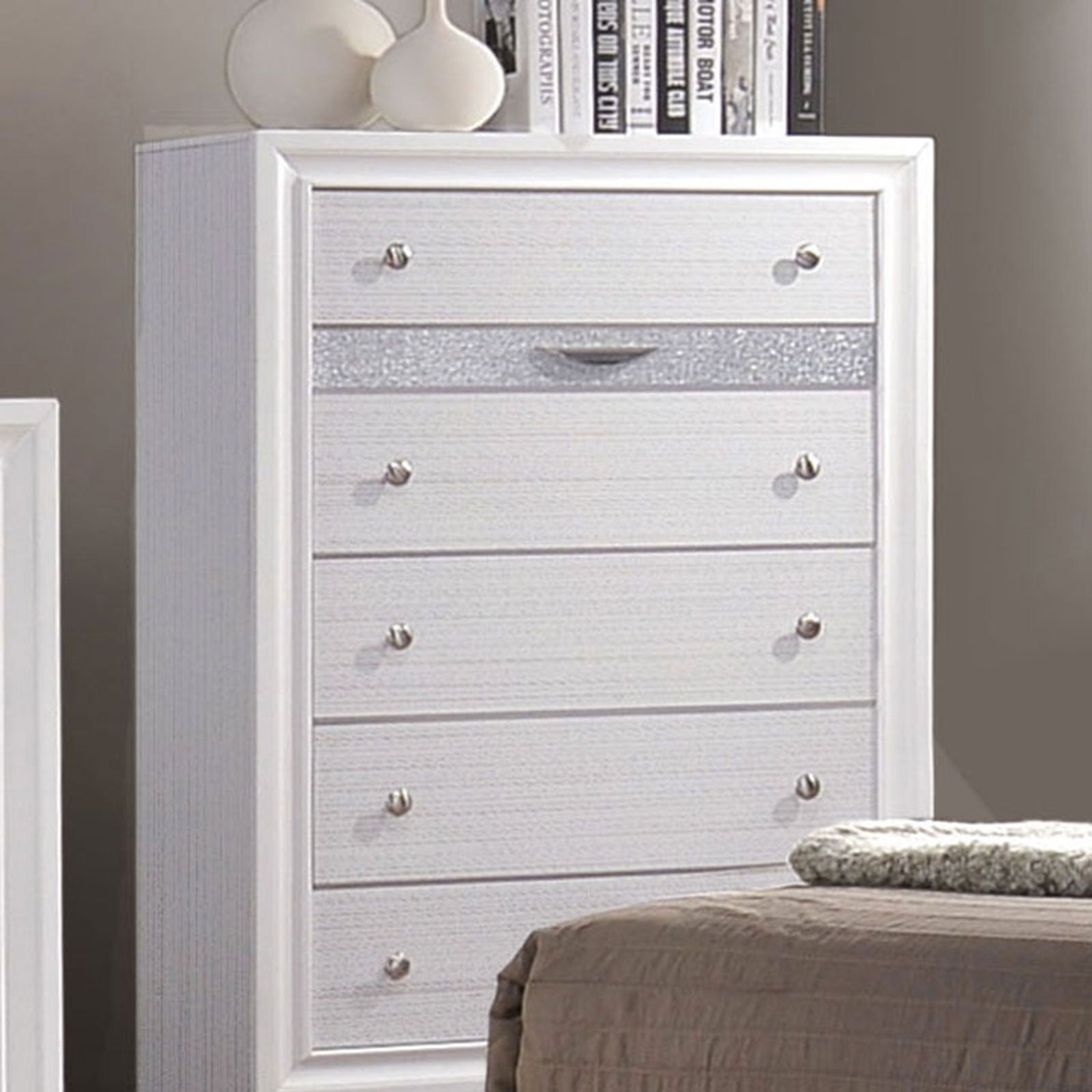 Chrissy White 5 Pc. Queen Bedroom Set w/ Chest