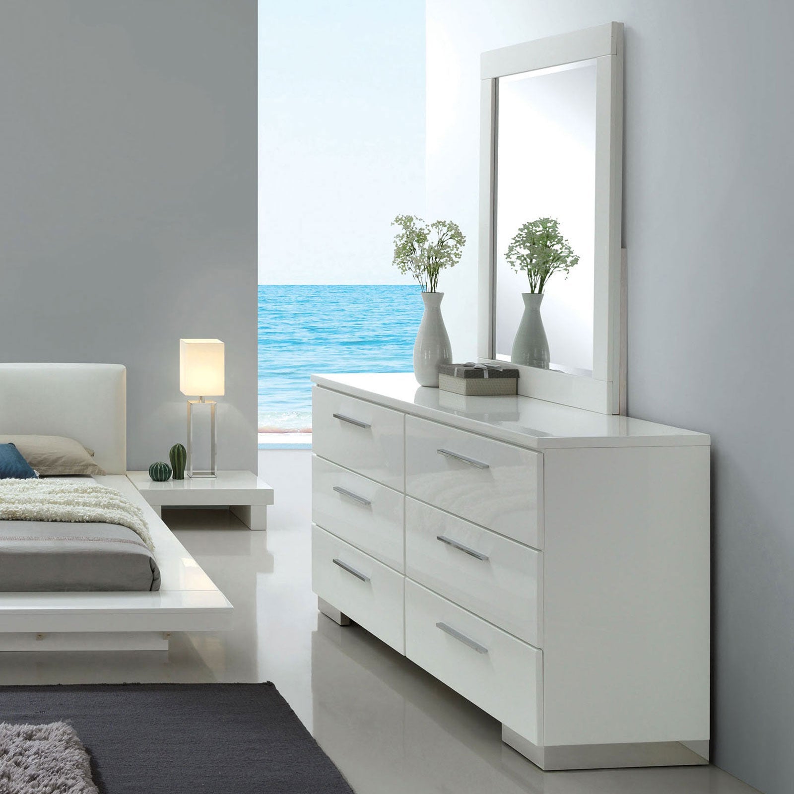 Christie White 5 Pc. Queen Bedroom Set w/ 2NS