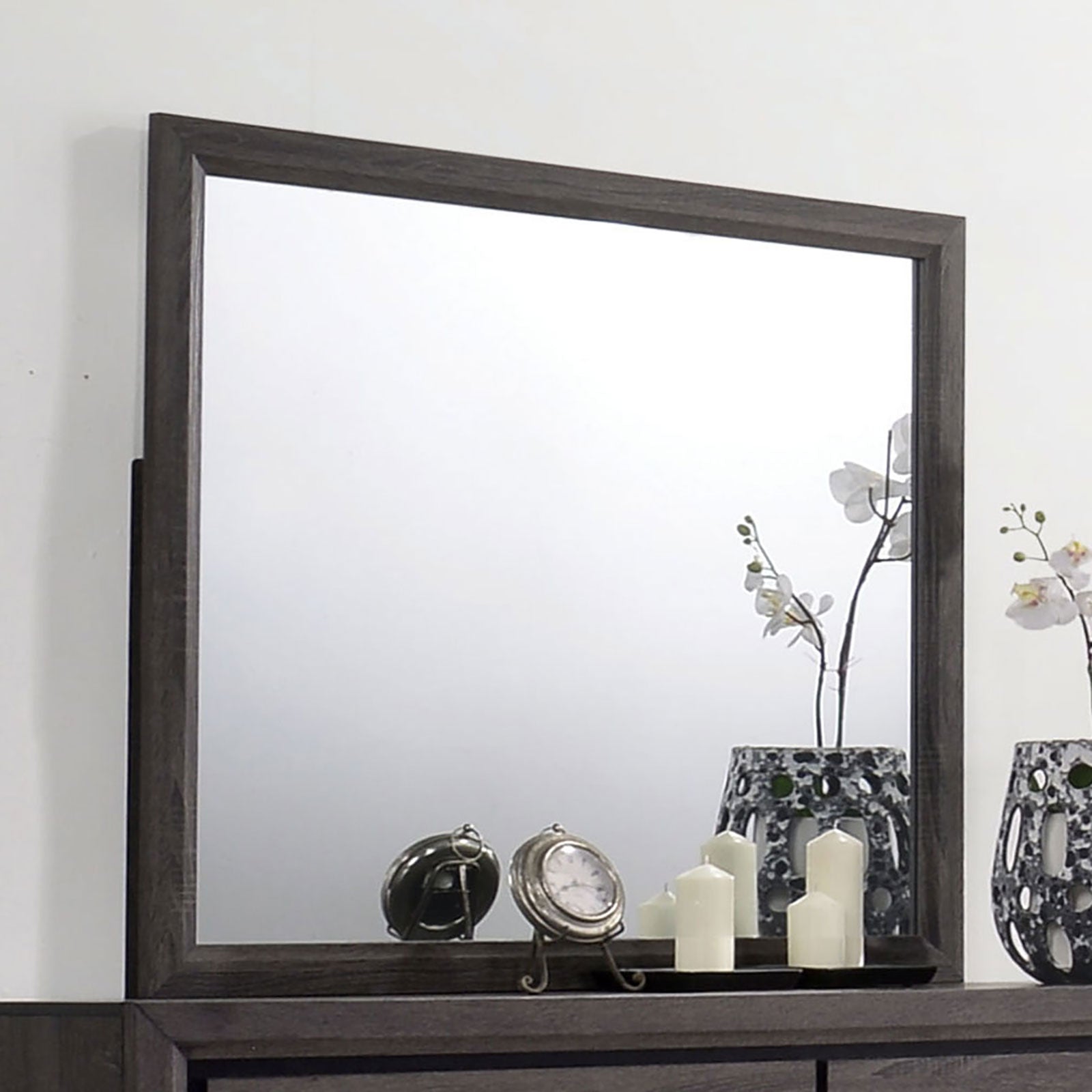Conwy Gray 4 Pc. Queen Bedroom Set
