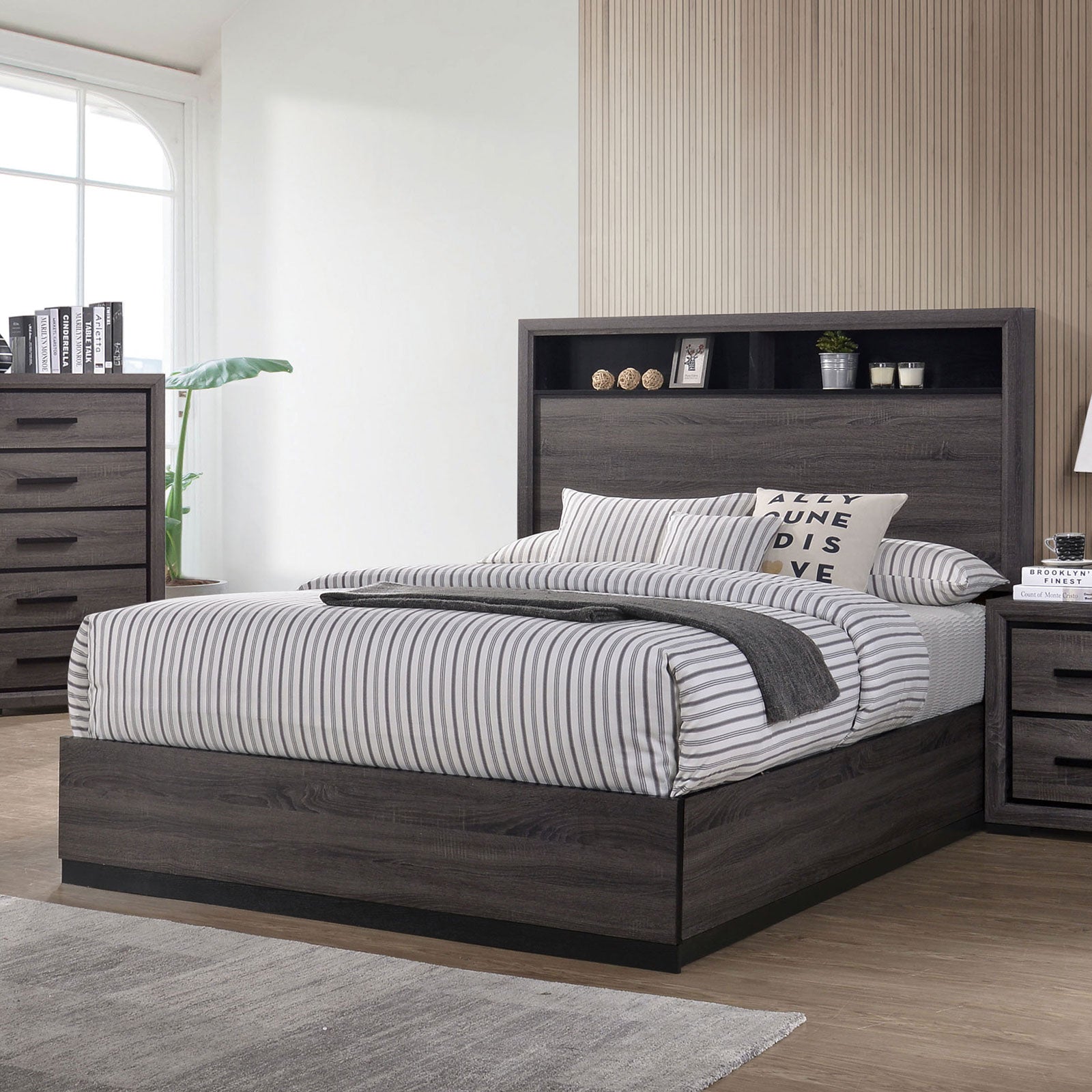 Conwy Gray 4 Pc. Queen Bedroom Set