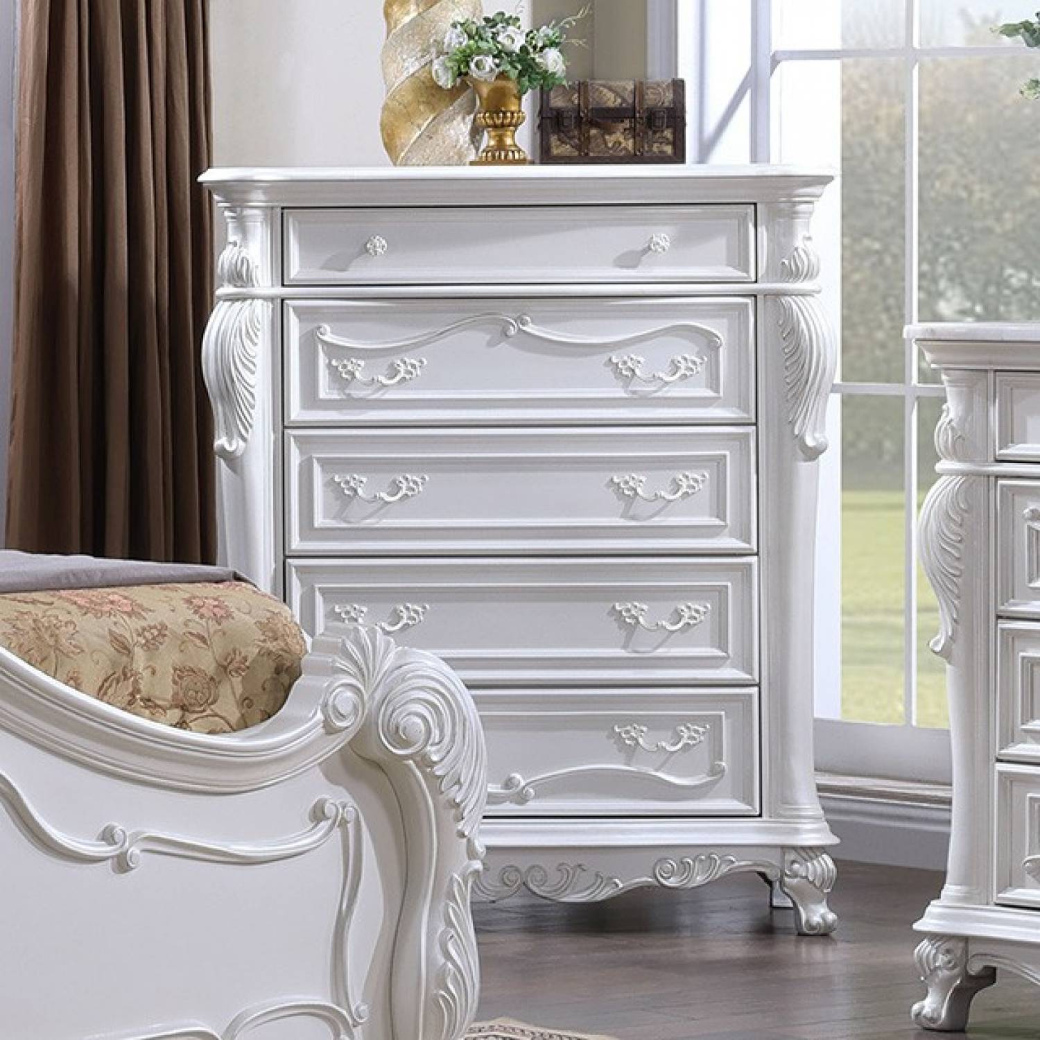 Cremona White 5 Pc. Queen Bedroom Leatherette Set w/ 2NS