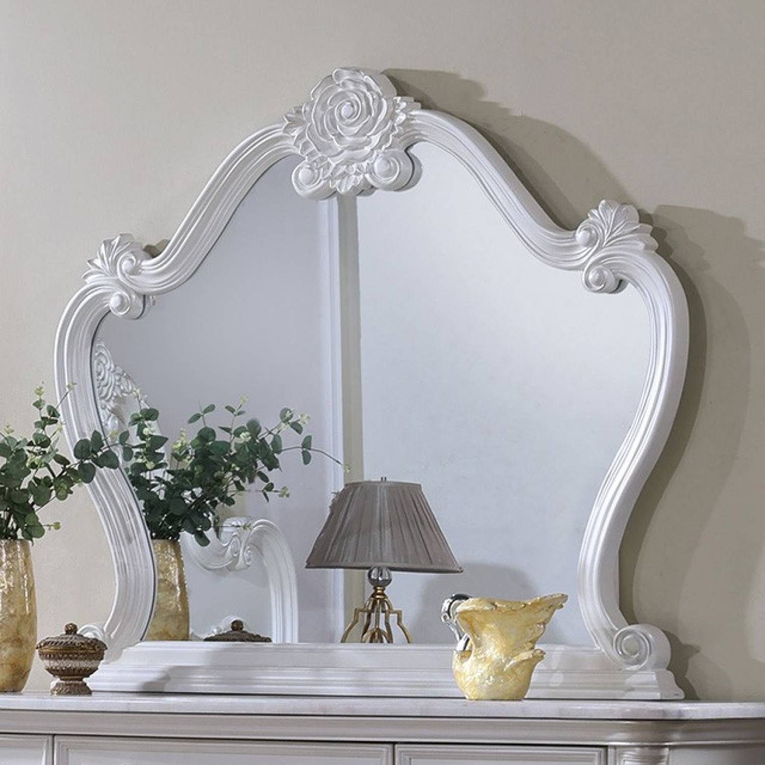 Cremona White 5 Pc. Queen Bedroom Leatherette Set w/ Chest