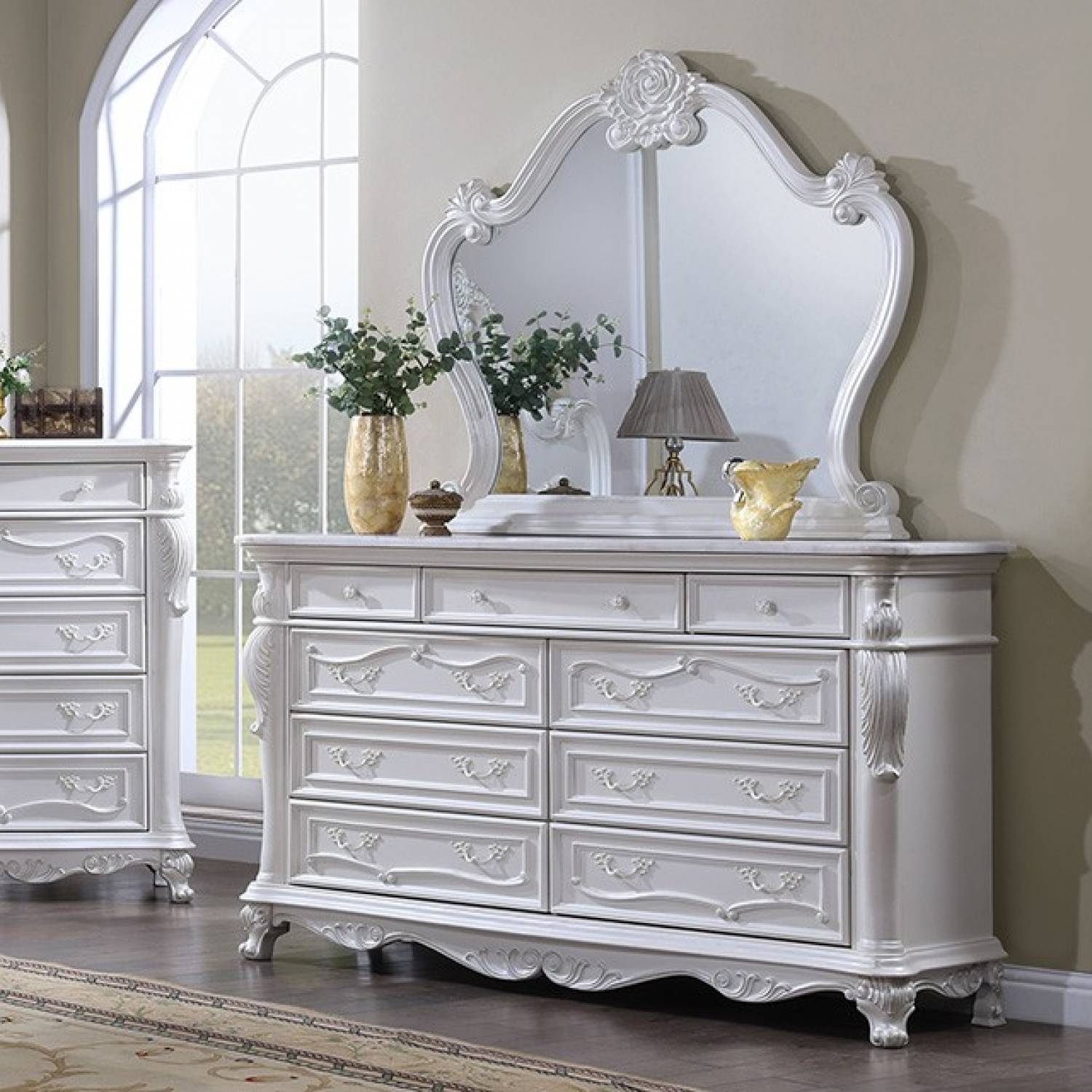 Cremona White 5 Pc. Queen Bedroom Leatherette Set w/ Chest