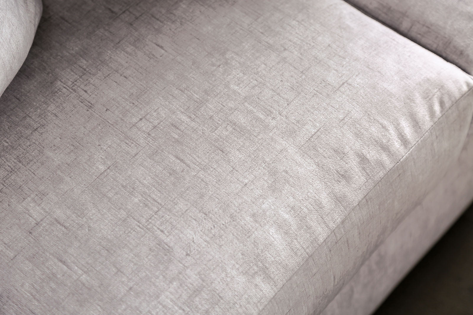Croydon Light Gray Loveseat