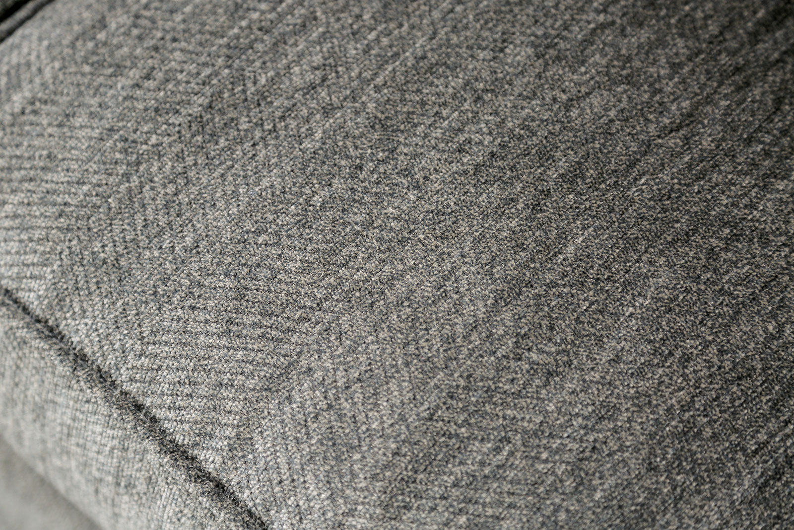 Delgada Graphite Loveseat