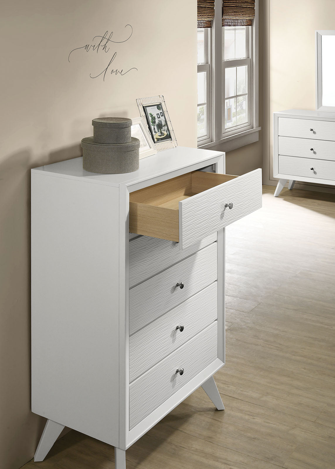 Dortmund White 5 Pc. Queen Bedroom Set w/ Chest