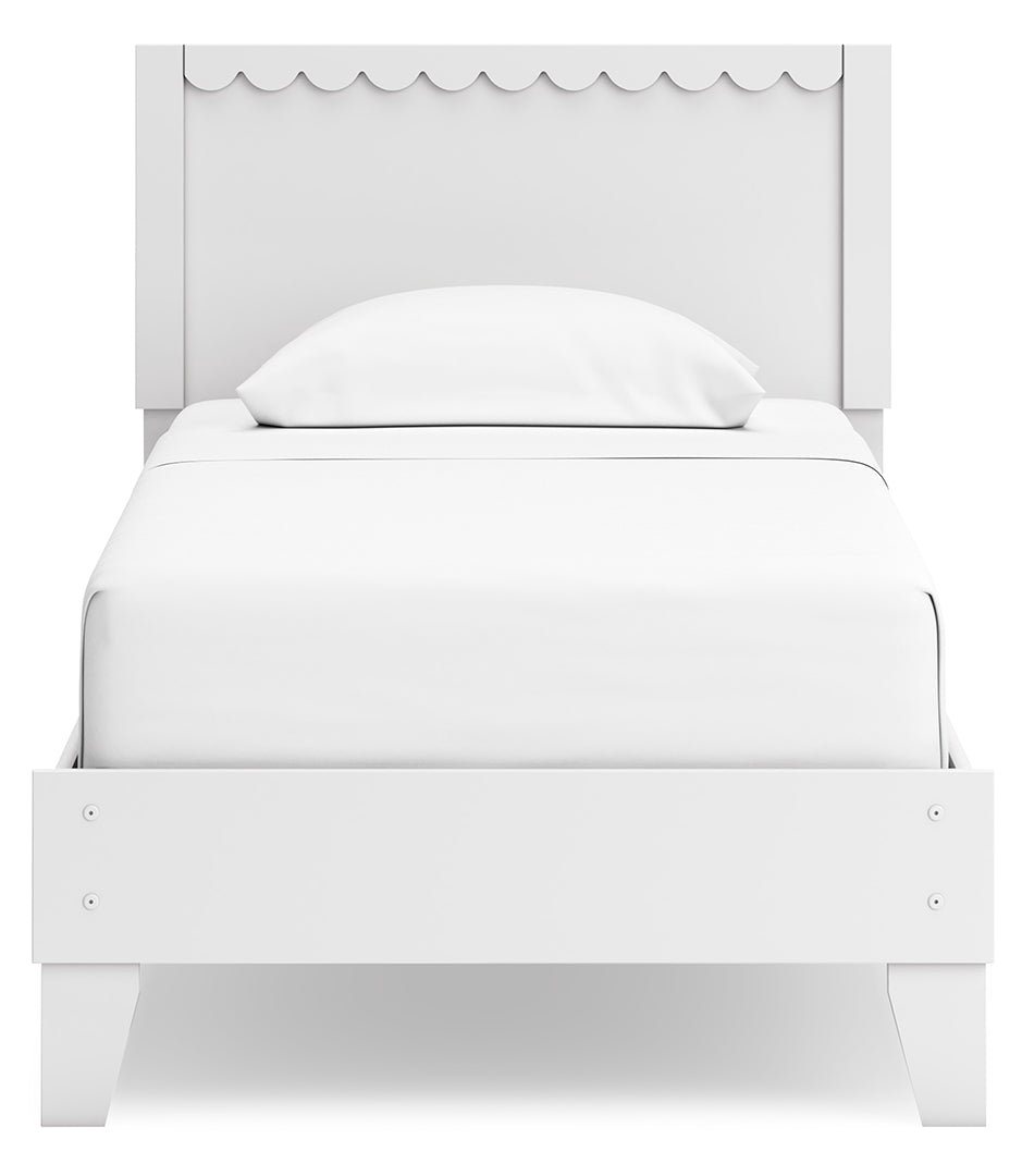 Hallityn White Platform Bedroom Set