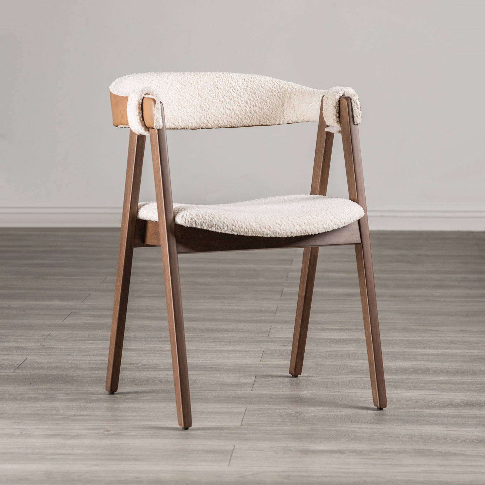 Ebikon Walnut 5 Pc. Oval Dining Room Set