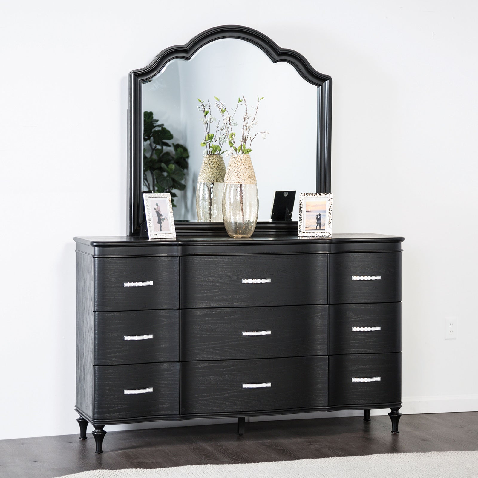 Eleanora Black Queen 5 Piece Bedroom Set w/2 Nightstands