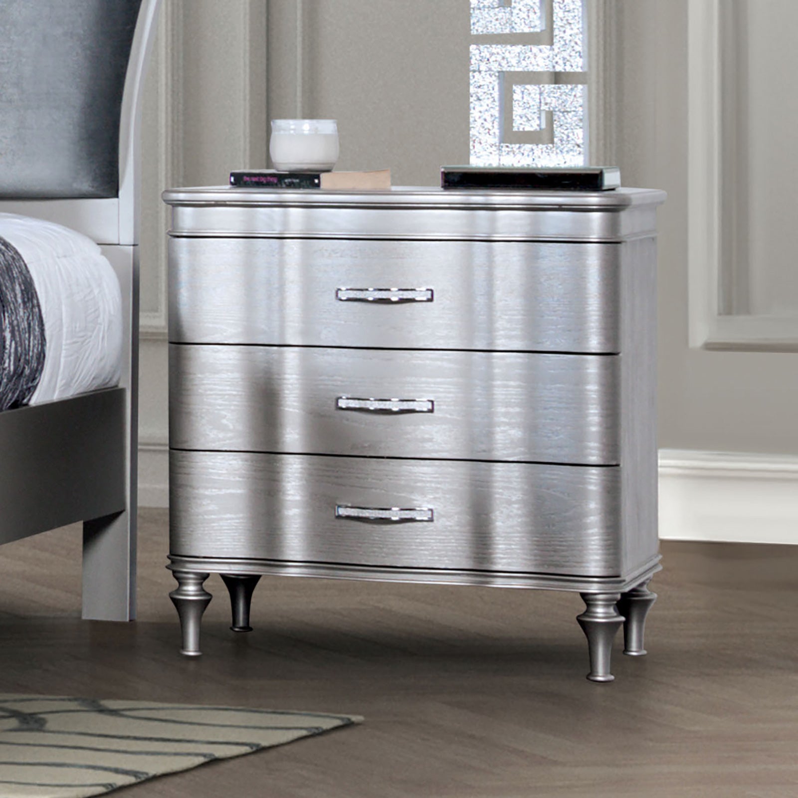 Eleanora Silver Queen 4 Piece Bedroom Set