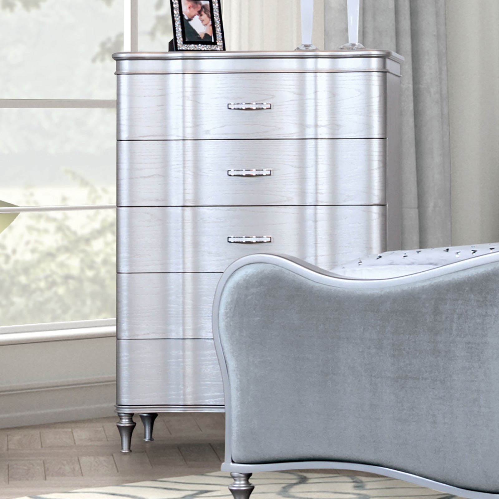 Eleanora Silver Queen 5 Piece Bedroom Set w/Chest