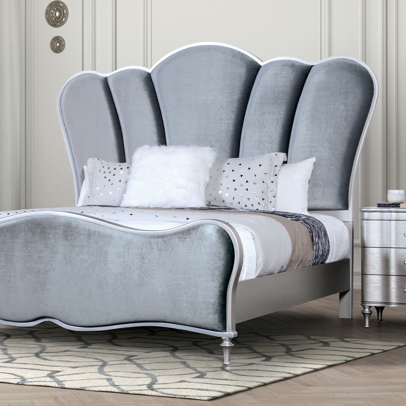 Eleanora Silver Queen 5 Piece Bedroom Set w/Chest