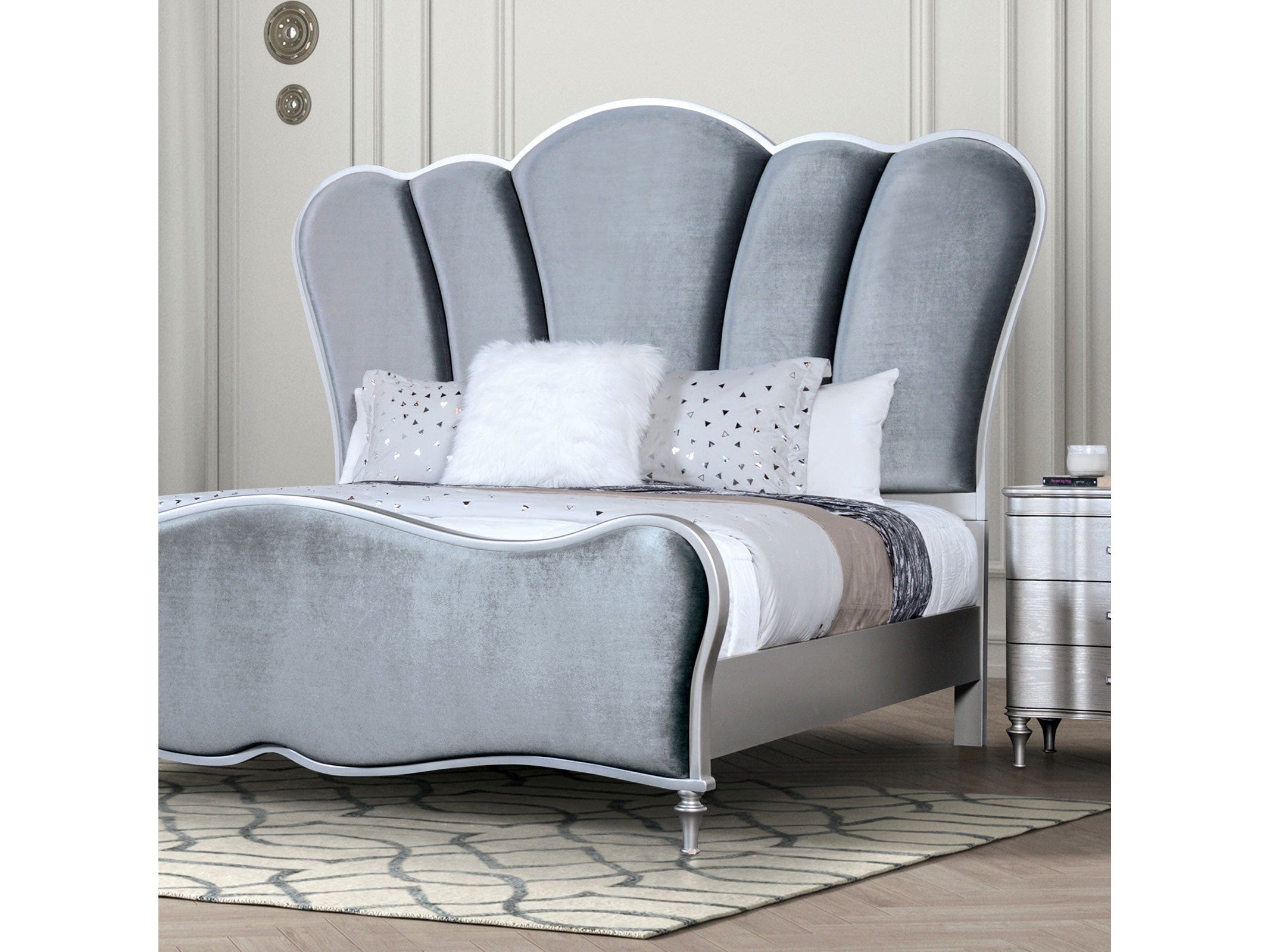 Eleanora Silver Queen Bed
