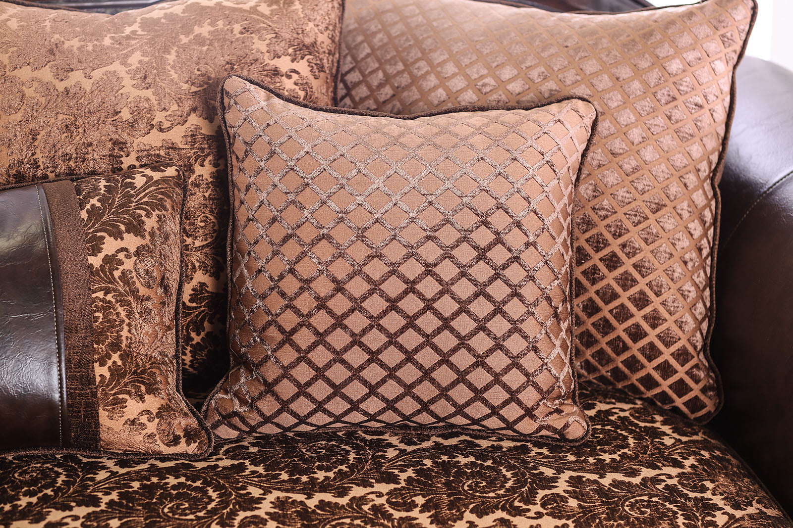 Elpis Brown/Espresso Loveseat