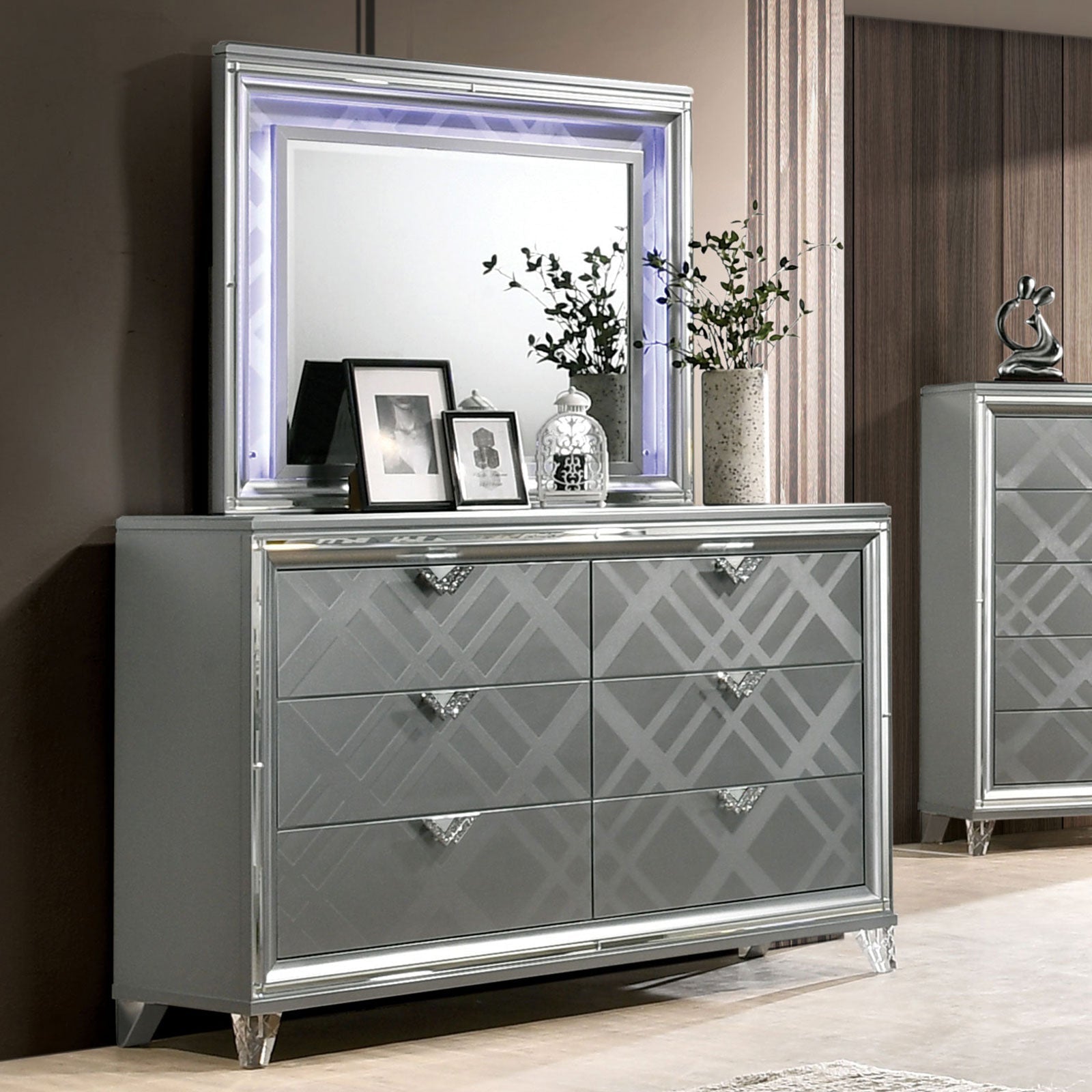 Emmeline Silver 5 Pc. Queen Bedroom Set w/ Night Stand