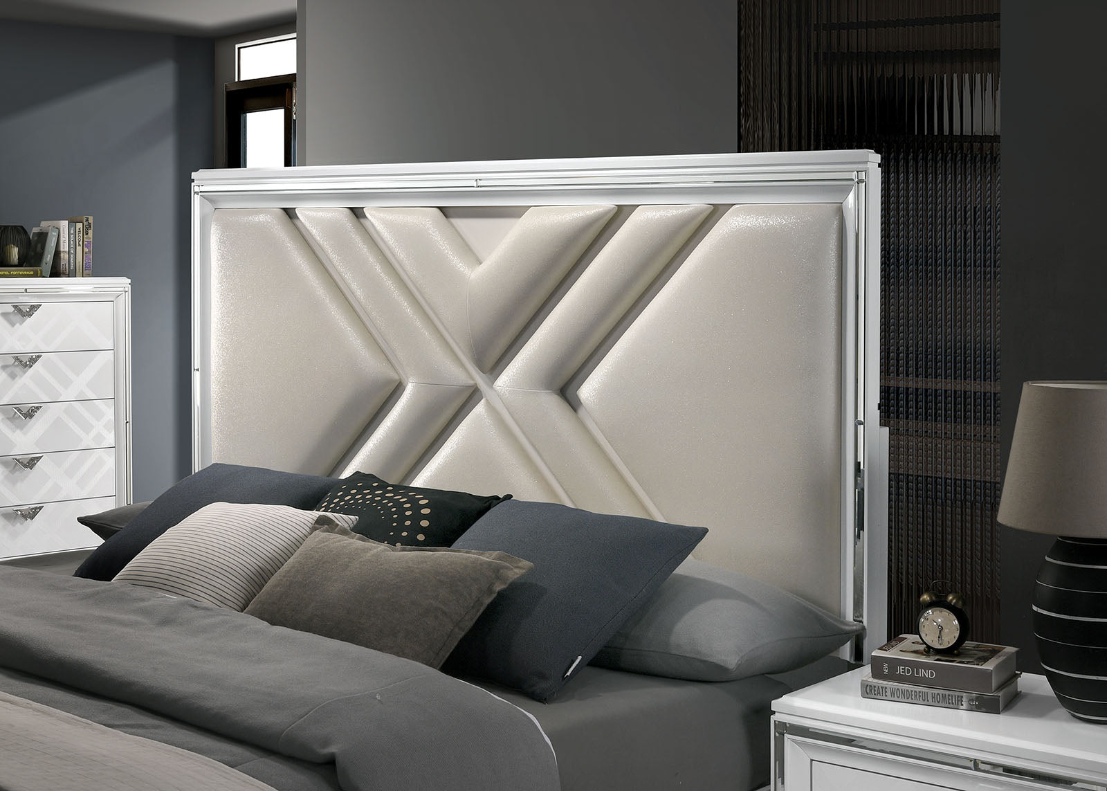 Emmeline White 4 Pc Queen Bedroom Set
