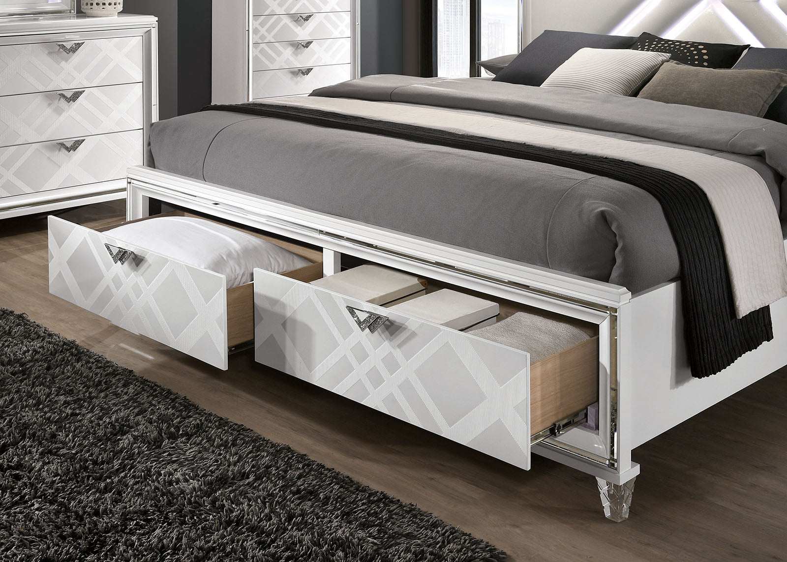 Emmeline White 4 Pc Queen Bedroom Set