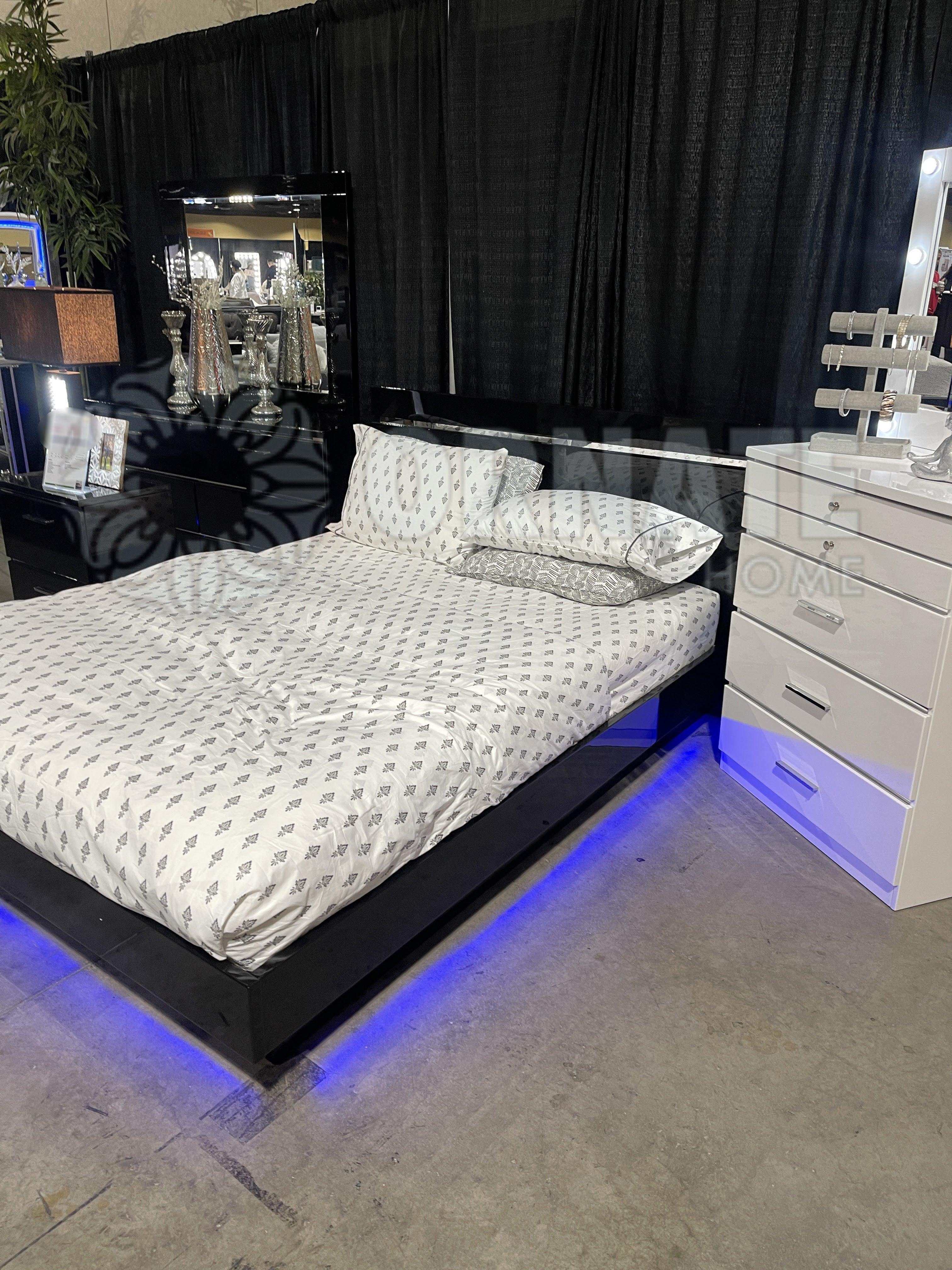Erlach Black & Chrome Cal. King Panel Bed