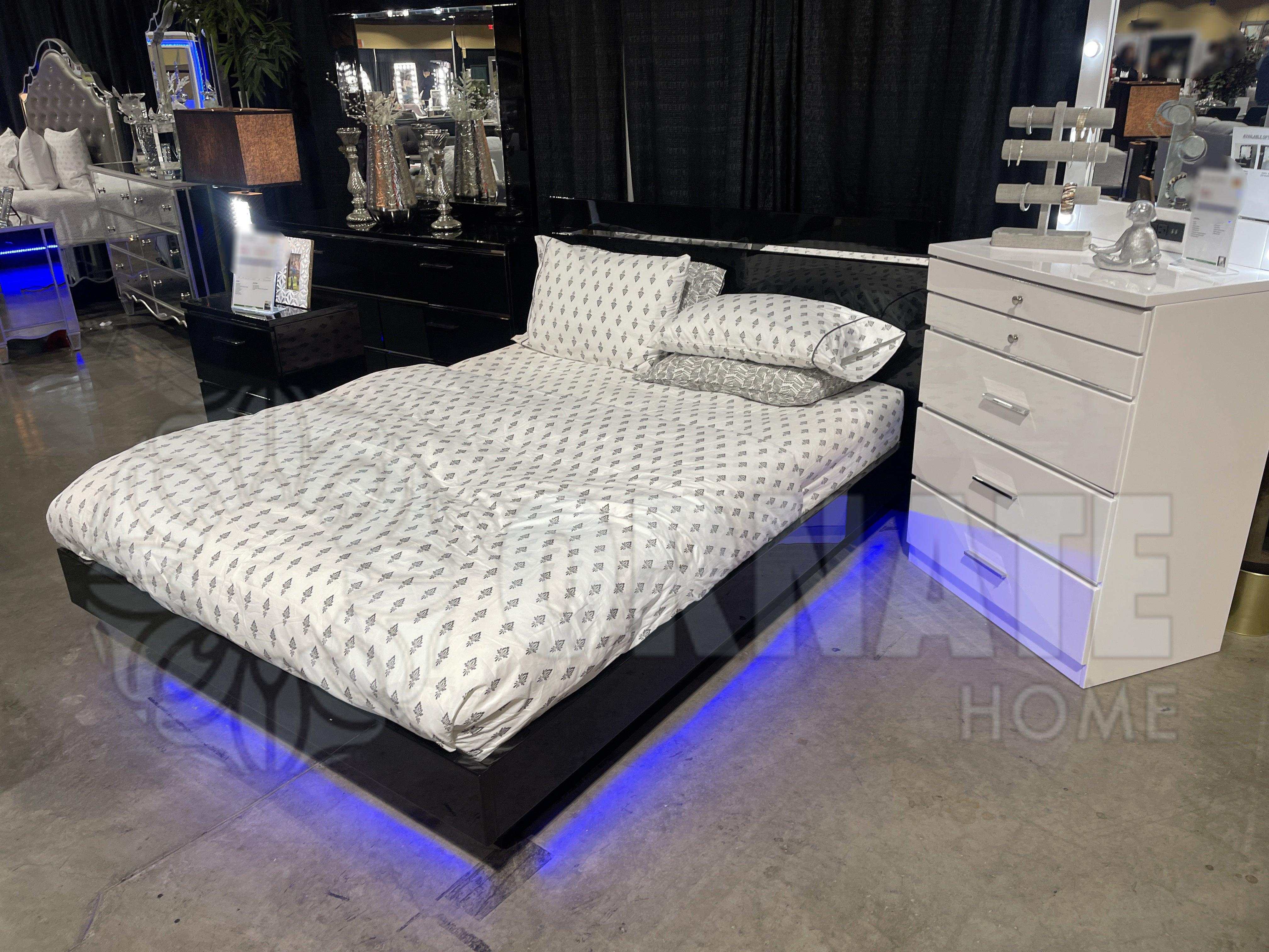 Erlach Black & Chrome Cal. King Panel Bed