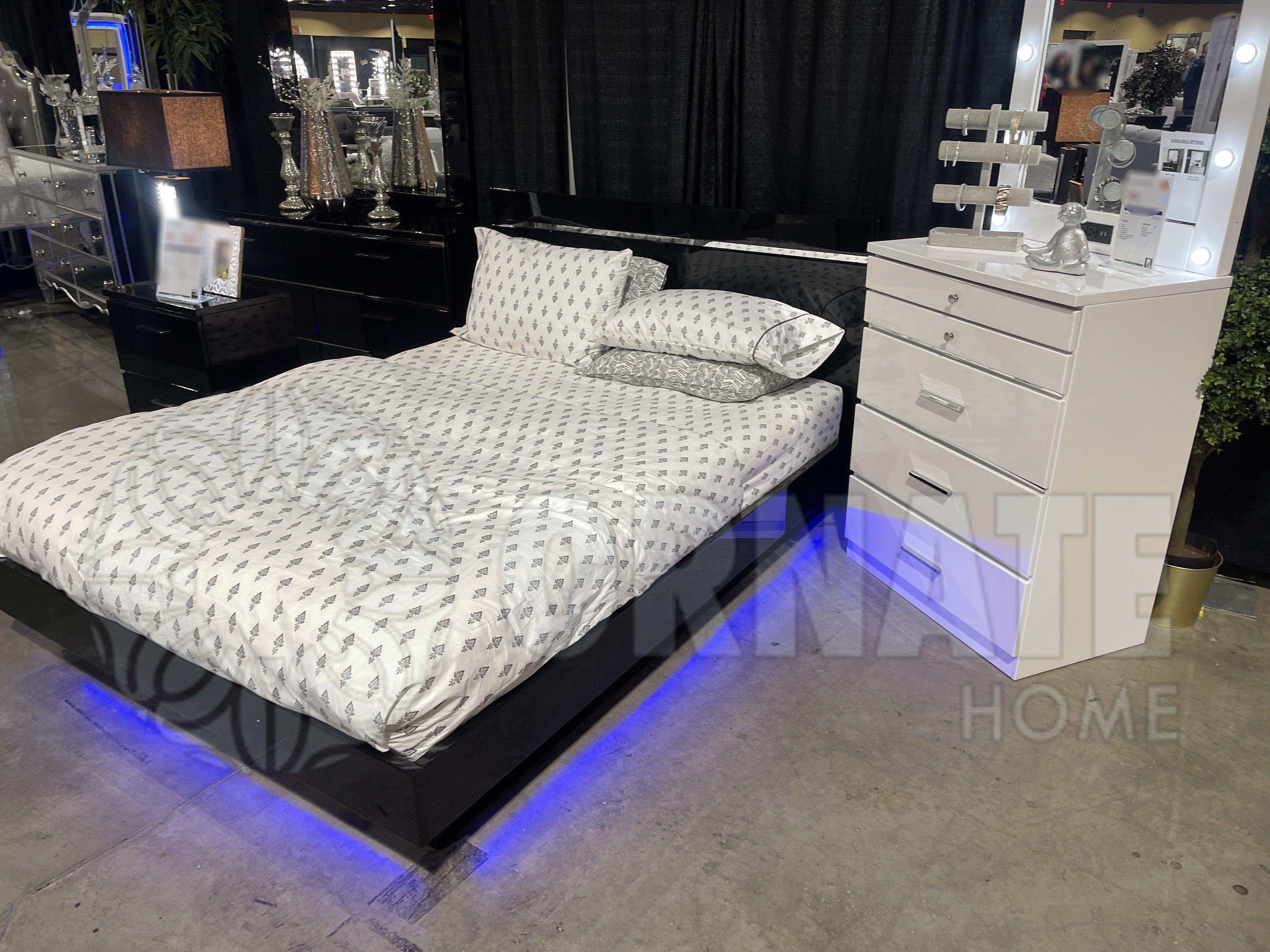 Erlach Black & Chrome Cal. King Panel Bed