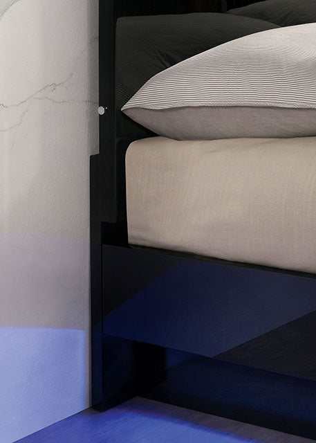 Erlach Black/Chrome Eastern King Bed