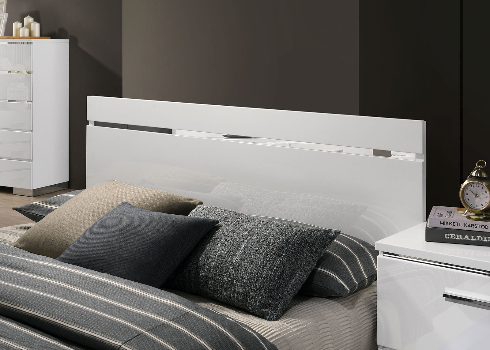 Erlach White/Chrome 5 Pc. Queen Bedroom Set w/ 2 Nightstand