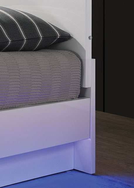 Erlach White/Chrome California King Bed/Chrome
