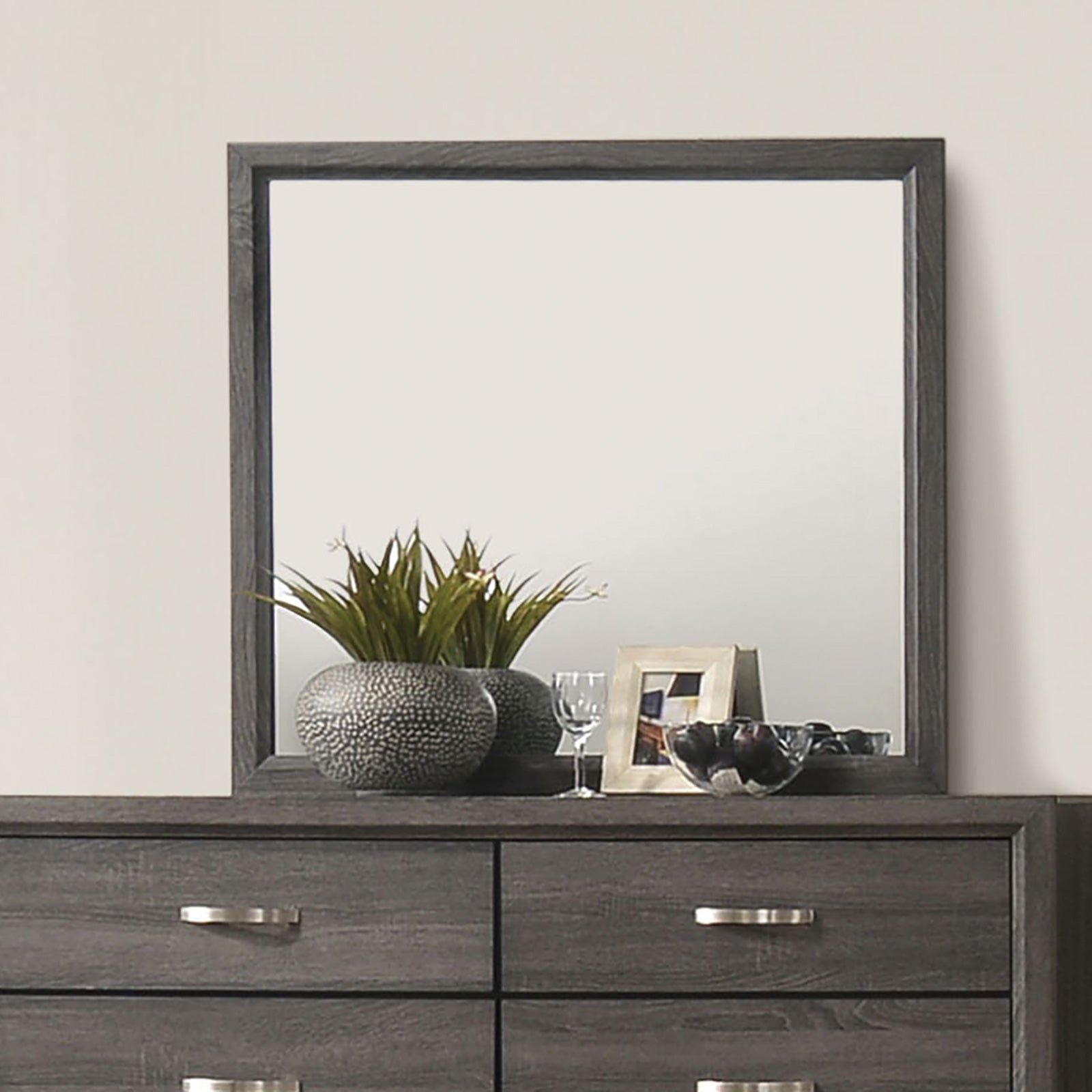 Errico Gray 5 Pc. Queen Bedroom Set w/ 2NS