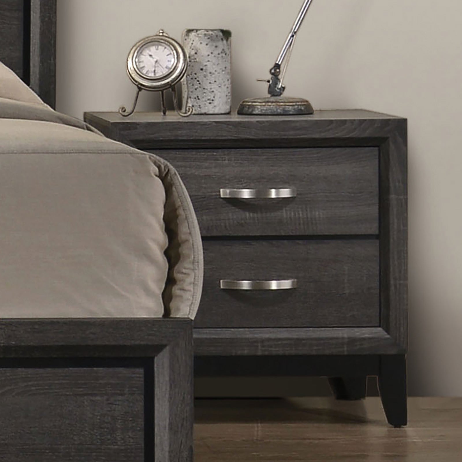 Errico Gray 5 Pc. Queen Bedroom Set w/ Chest