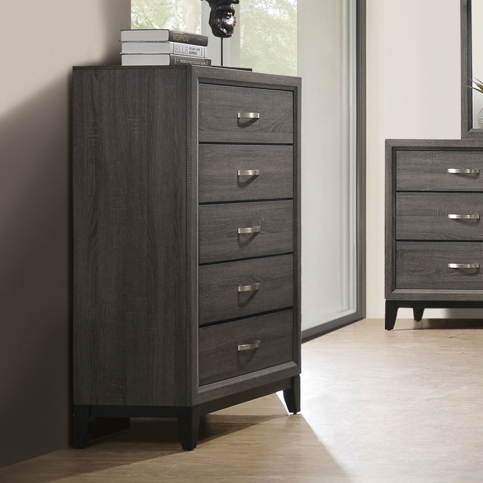 Errico Gray 5 Pc. Queen Bedroom Set w/ Chest