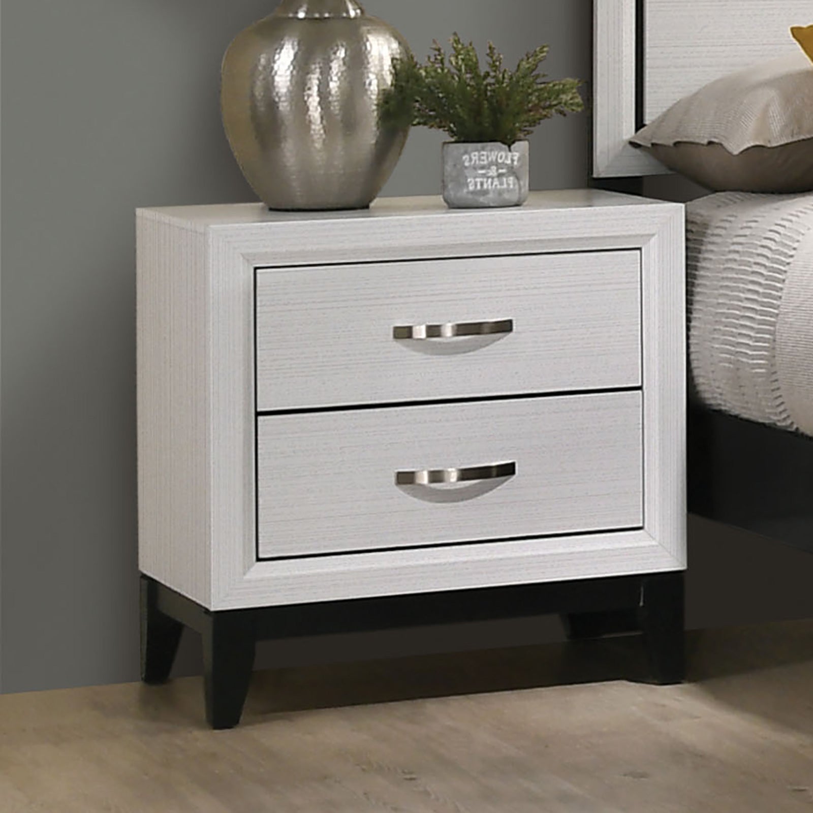 Errico White 5 Pc. Queen Bedroom Set w/ 2NS