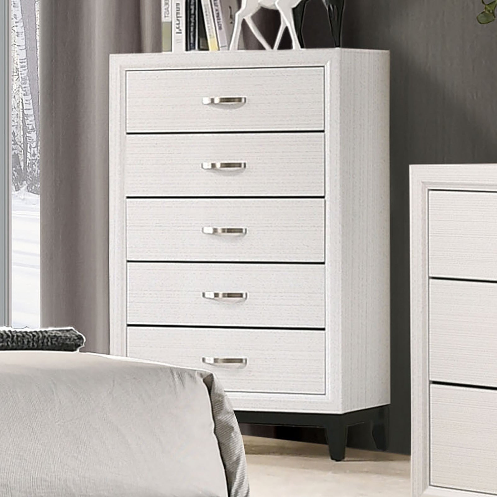 Errico White 5 Pc. Queen Bedroom Set w/ Chest
