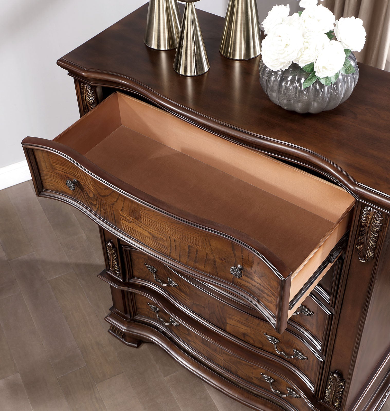 Esparanza Brown Cherry 5 Pc. Queen Bedroom Set w/ Chest