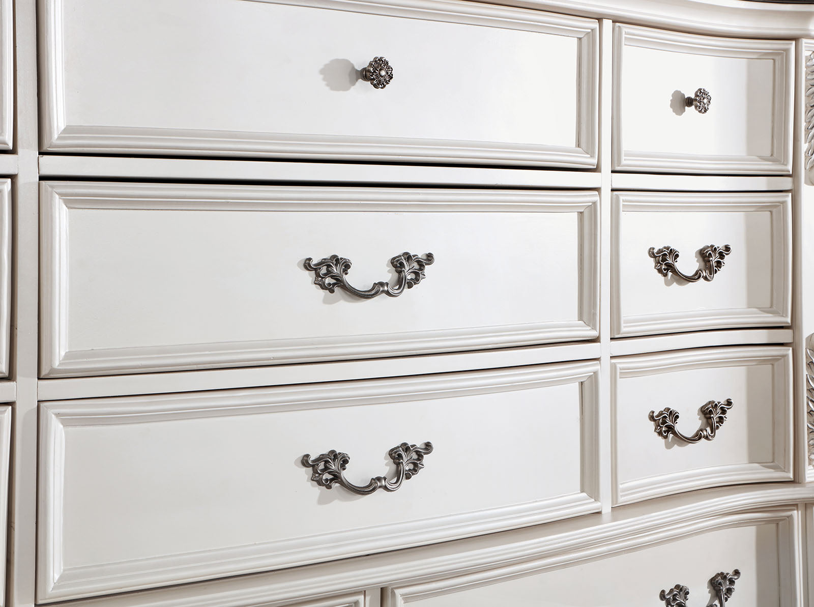 Esparanza Pearl White 5 Pc. Queen Bedroom Set w/ 2NS