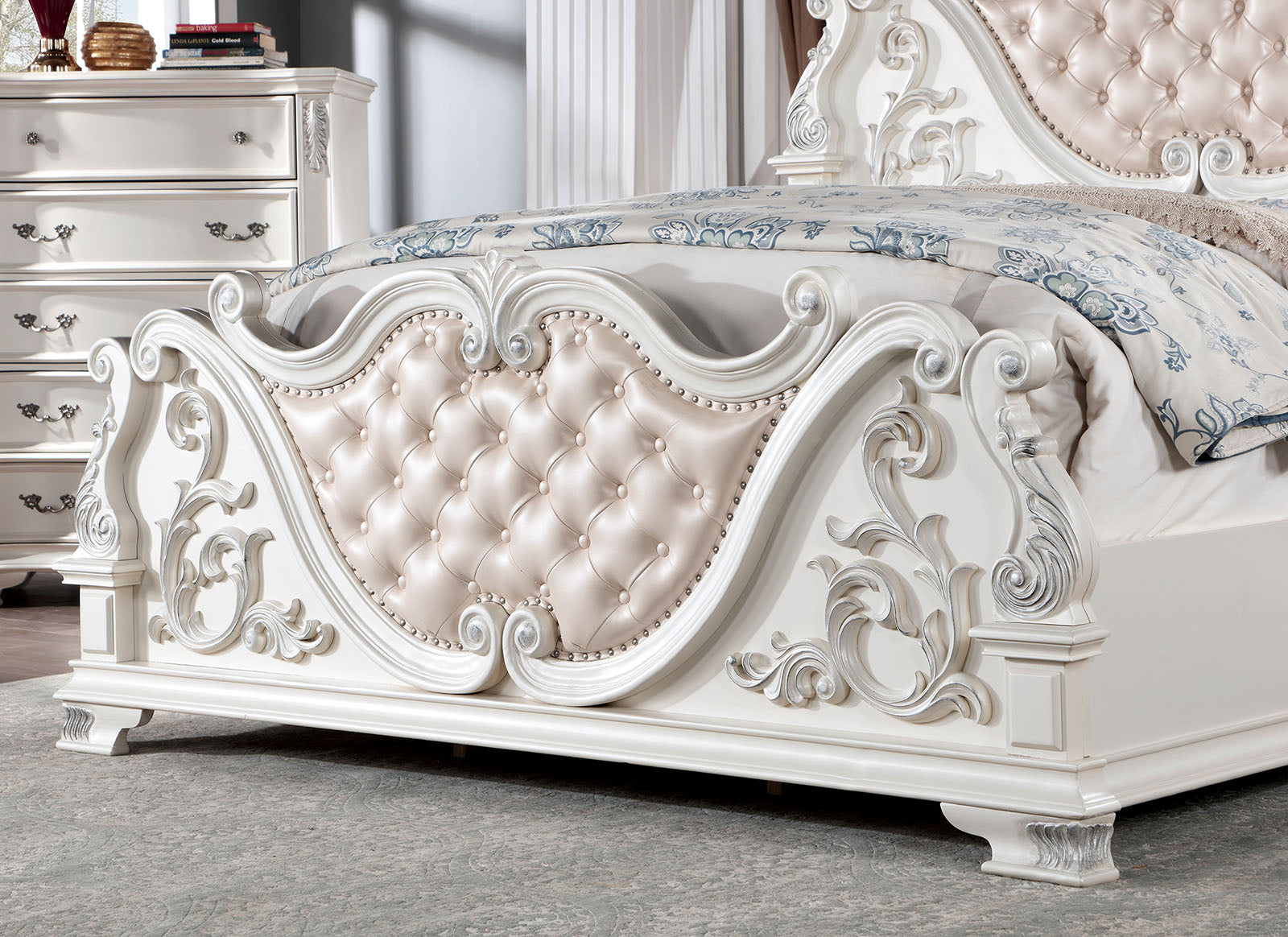 Esparanza Pearl White 5 Pc. Queen Bedroom Set w/ Chest