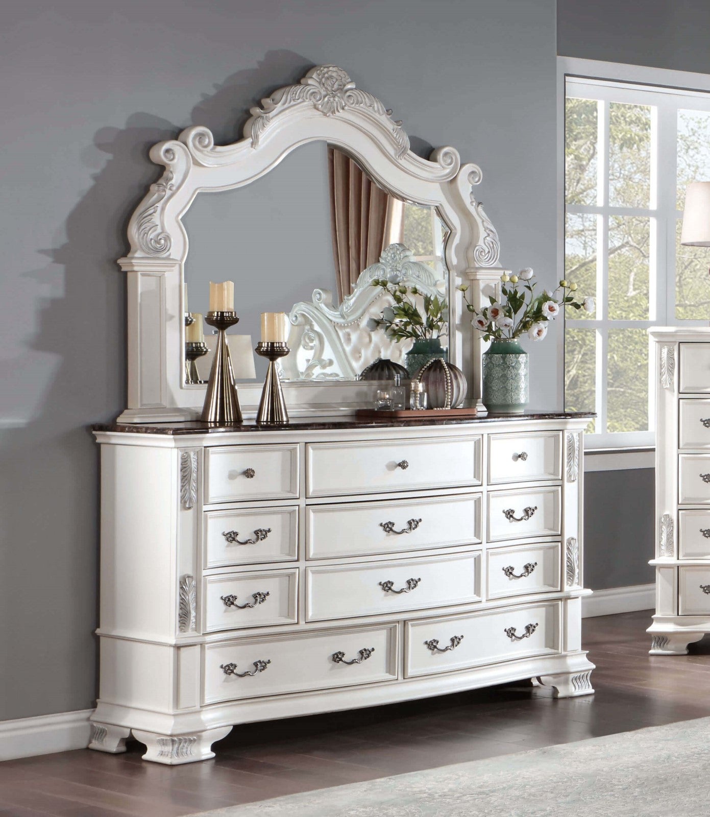 Esparanza Pearl White 5 Pc. Queen Bedroom Set w/ Chest