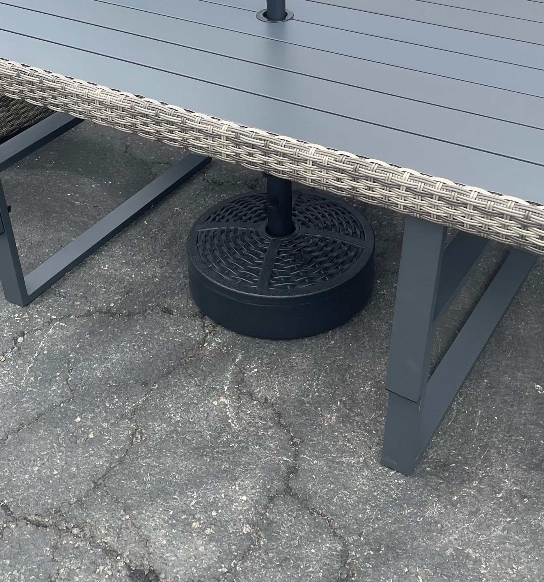 Fab Black Round Umbrella Base