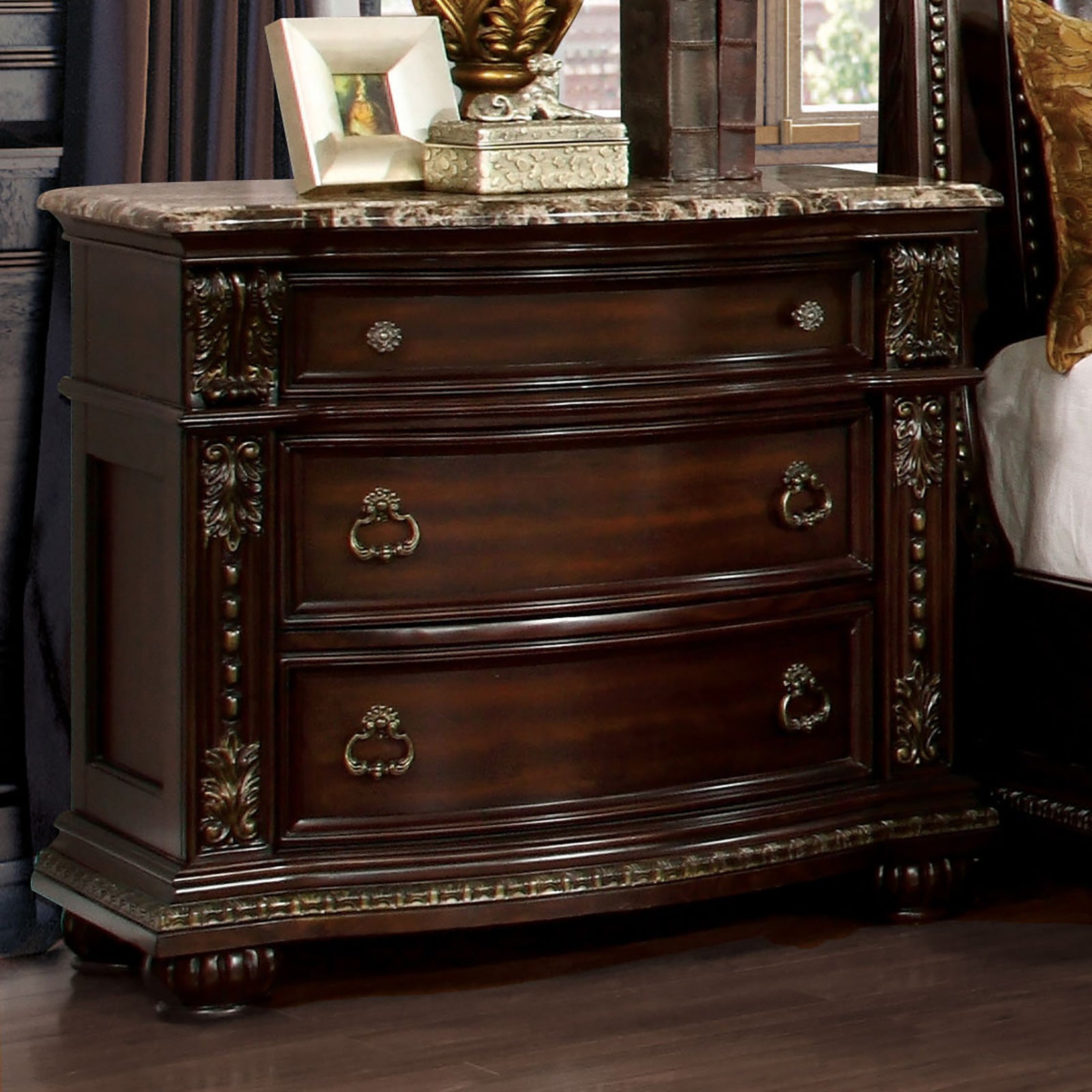 Fromberg Brown Cherry 5 Piece Bedroom Set w/Chest
