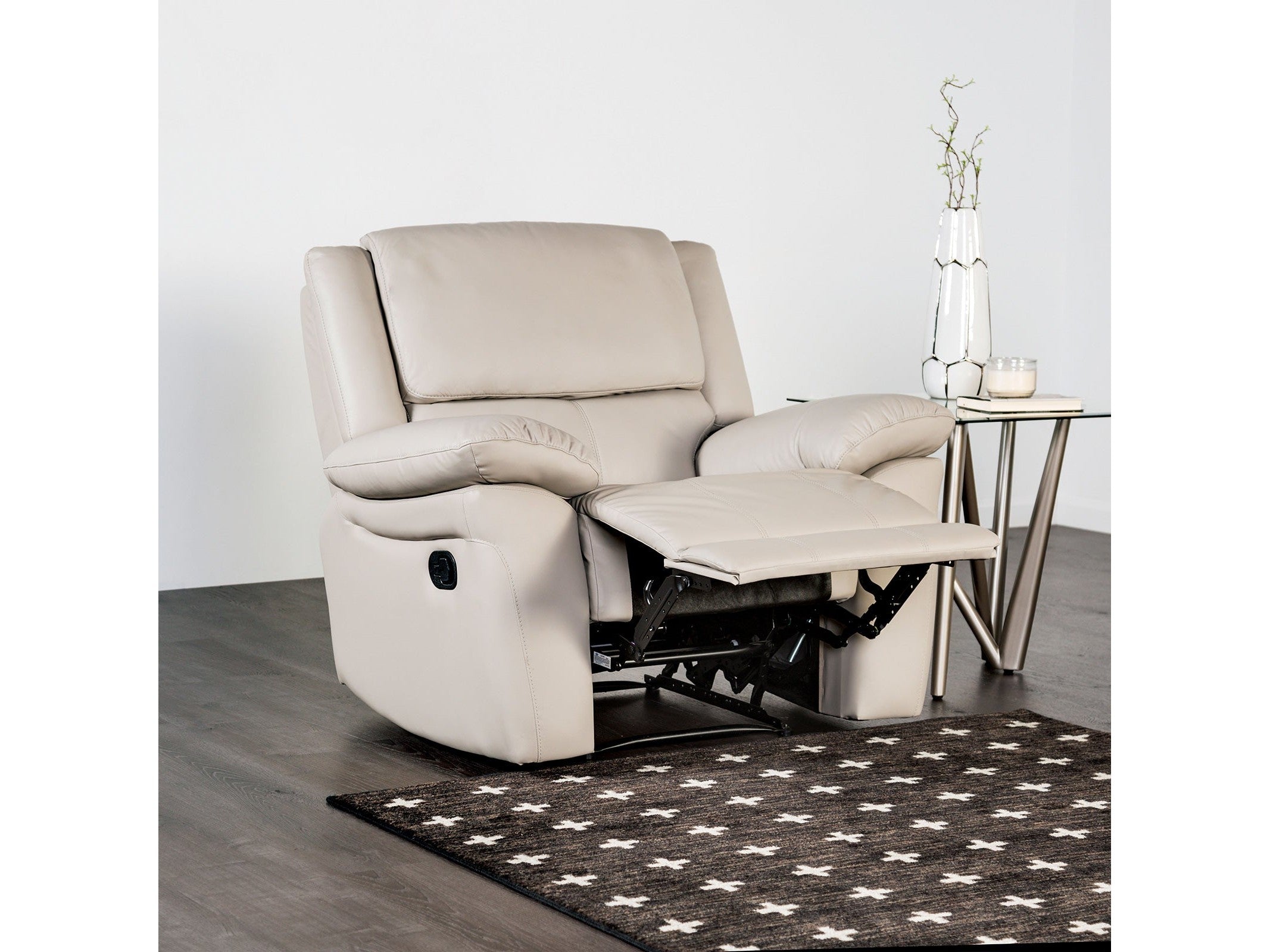 Glarus White Leather Match Recliner