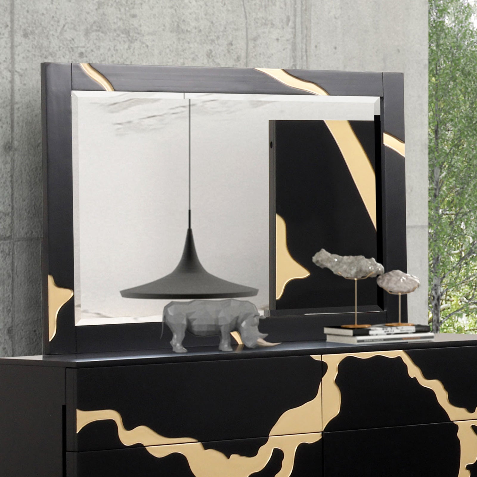 Goldsberg Black/Gold Queen 4 Piece Bedroom Set