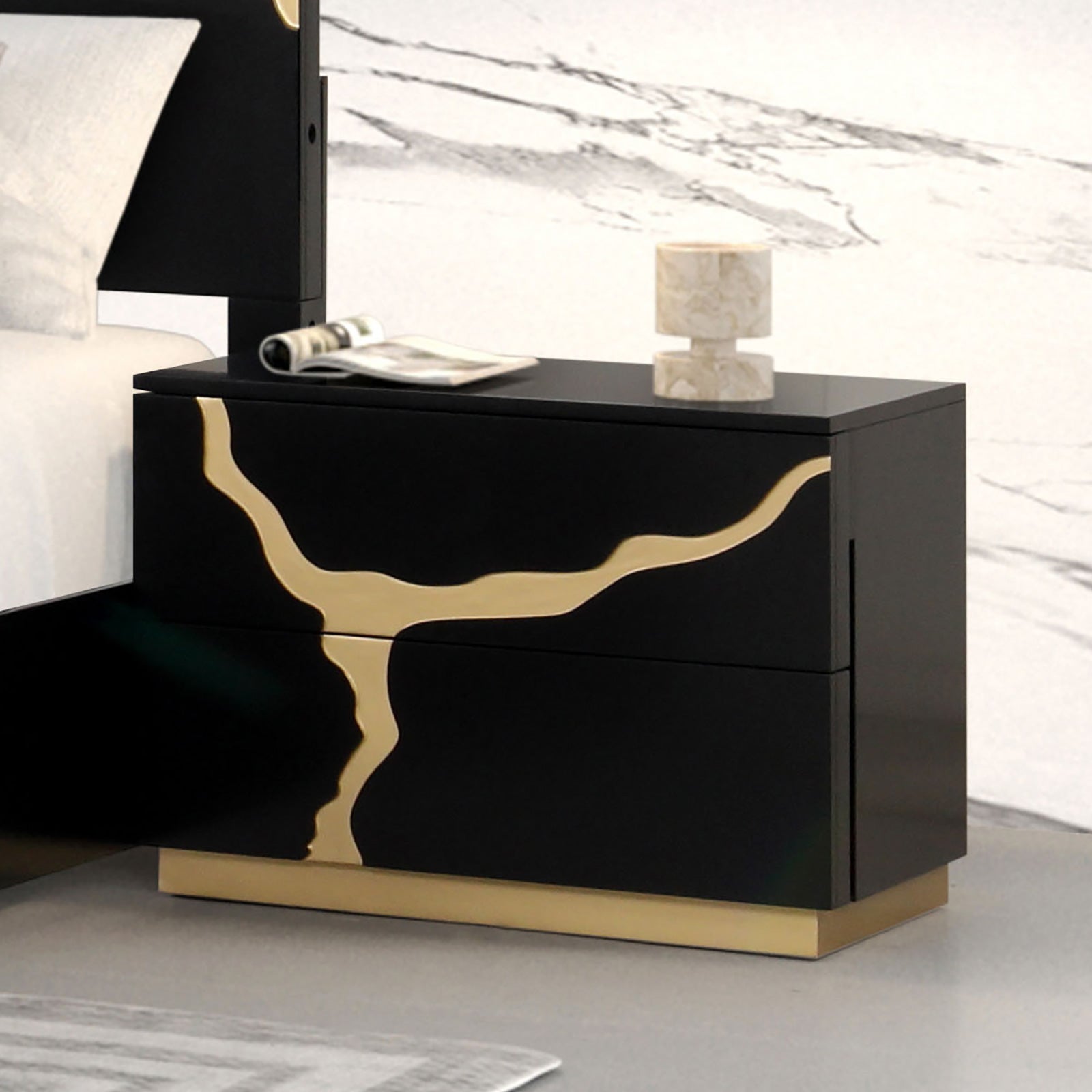 Goldsberg Black/Gold Queen 5 Piece Bedroom Set w/Chest