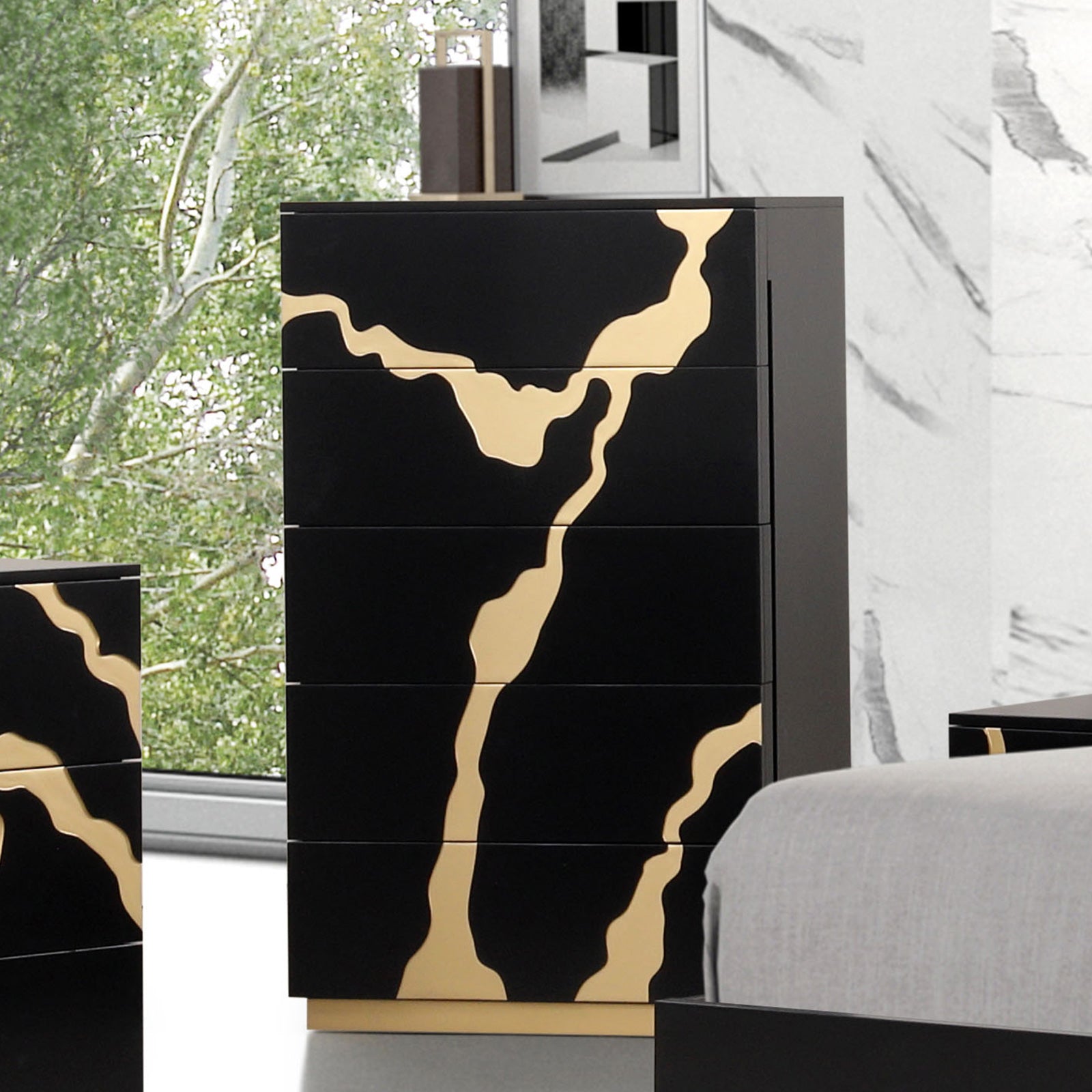Goldsberg Black/Gold Queen 5 Piece Bedroom Set w/Chest