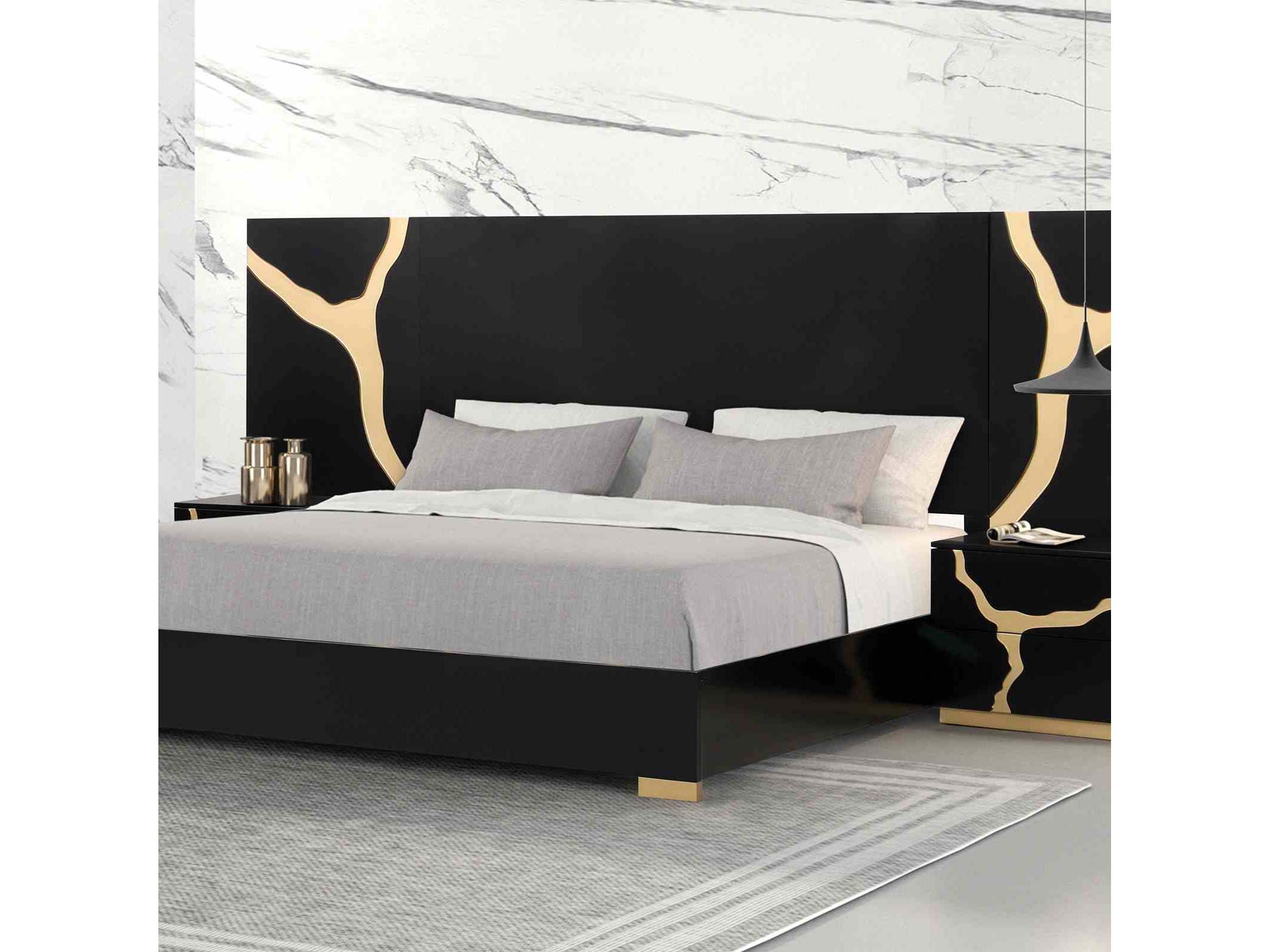 Goldsberg Black/Gold Queen Panel Bed w/ Extended Panel