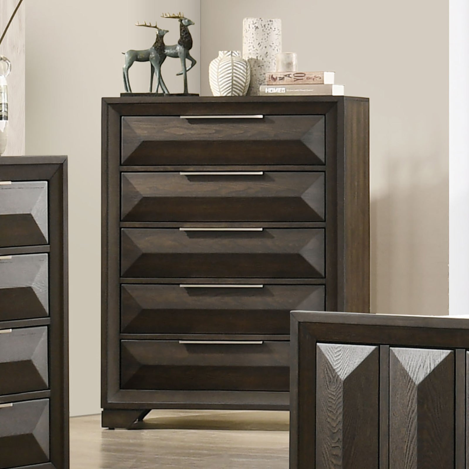 Hexham Espresso Queen 5 Piece Bedroom Set w/Chest