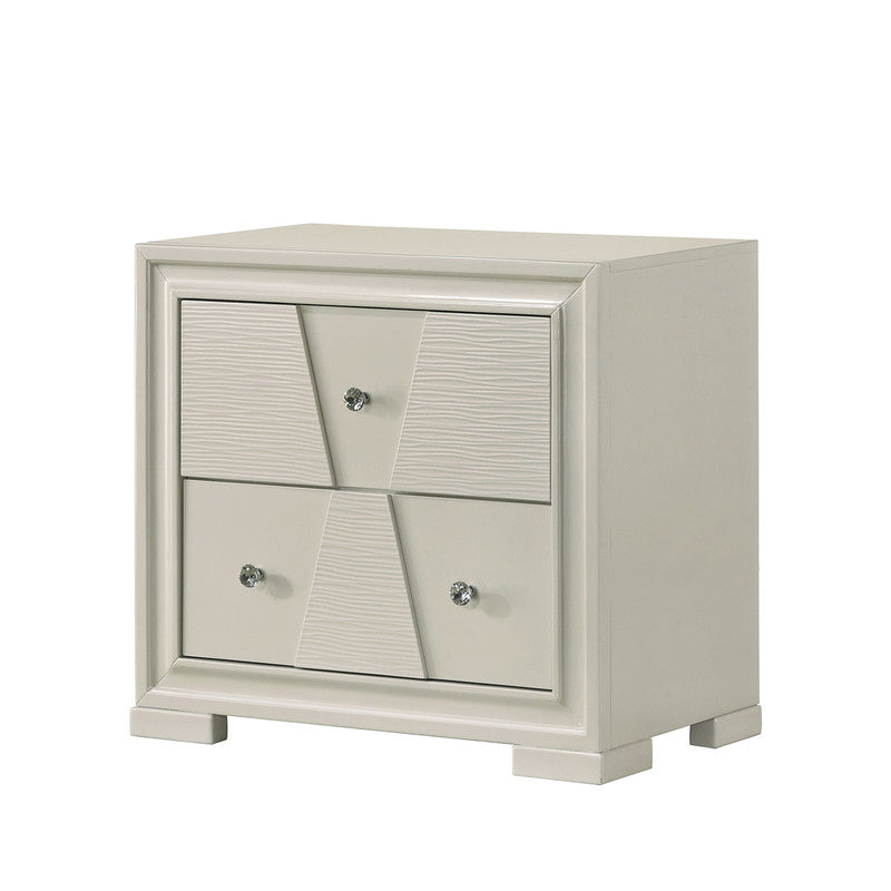 Holsted White 5 Pc. Queen Bedroom Set w/ 2NS