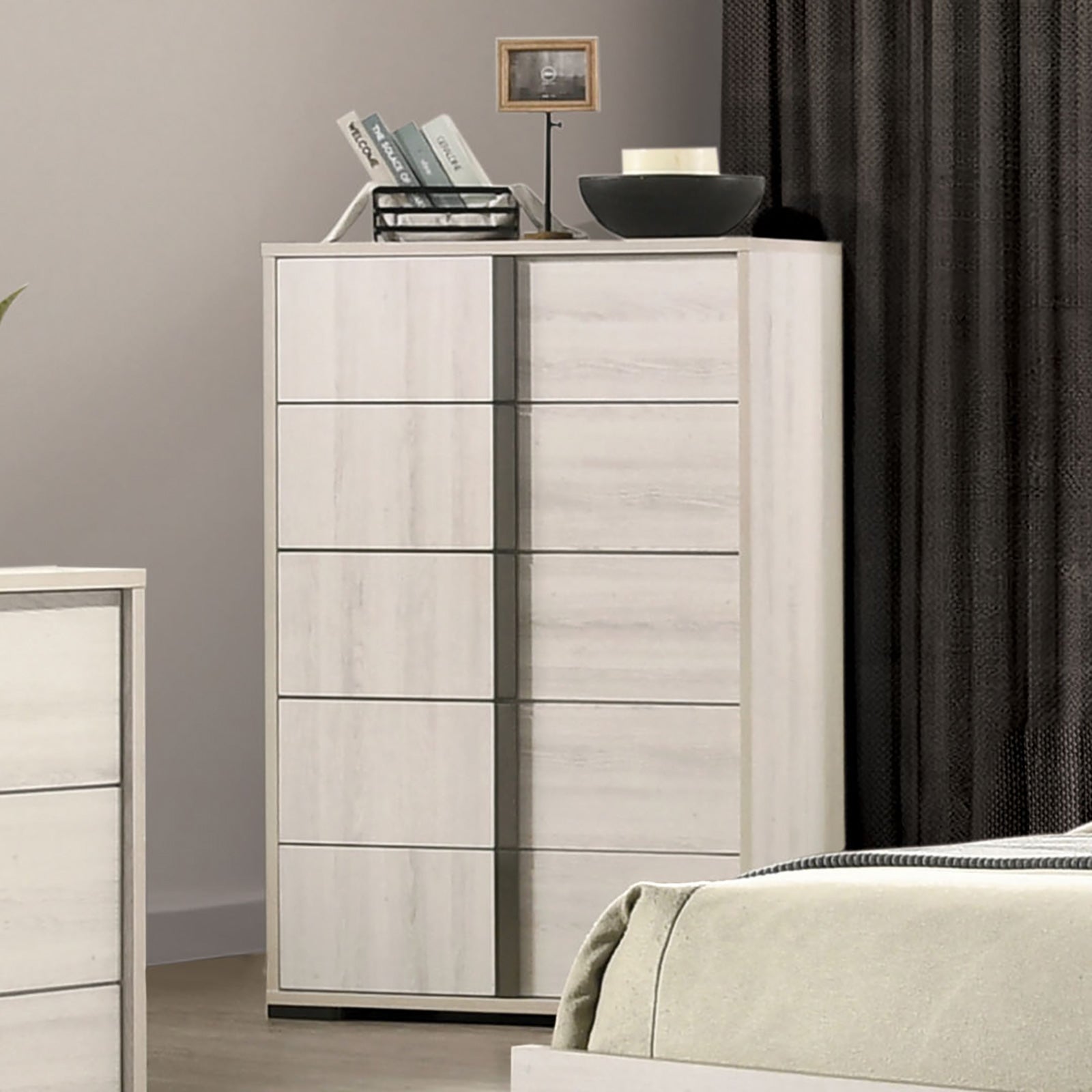 Horten Whitewash Queen 5 Piece Bedroom Set w/Chest